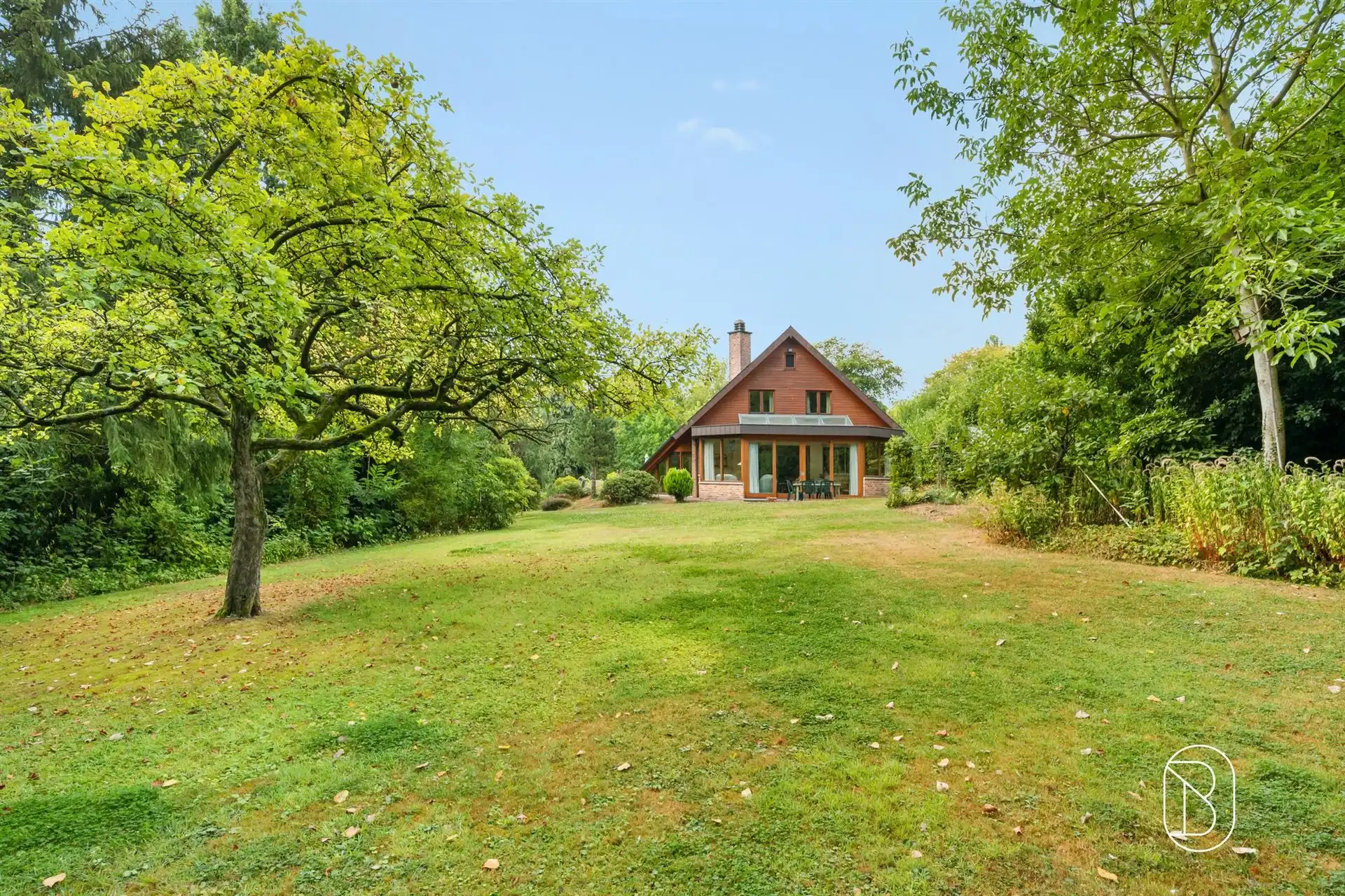 Karaktervolle villa met prachtige tuin op unieke ligging foto 9
