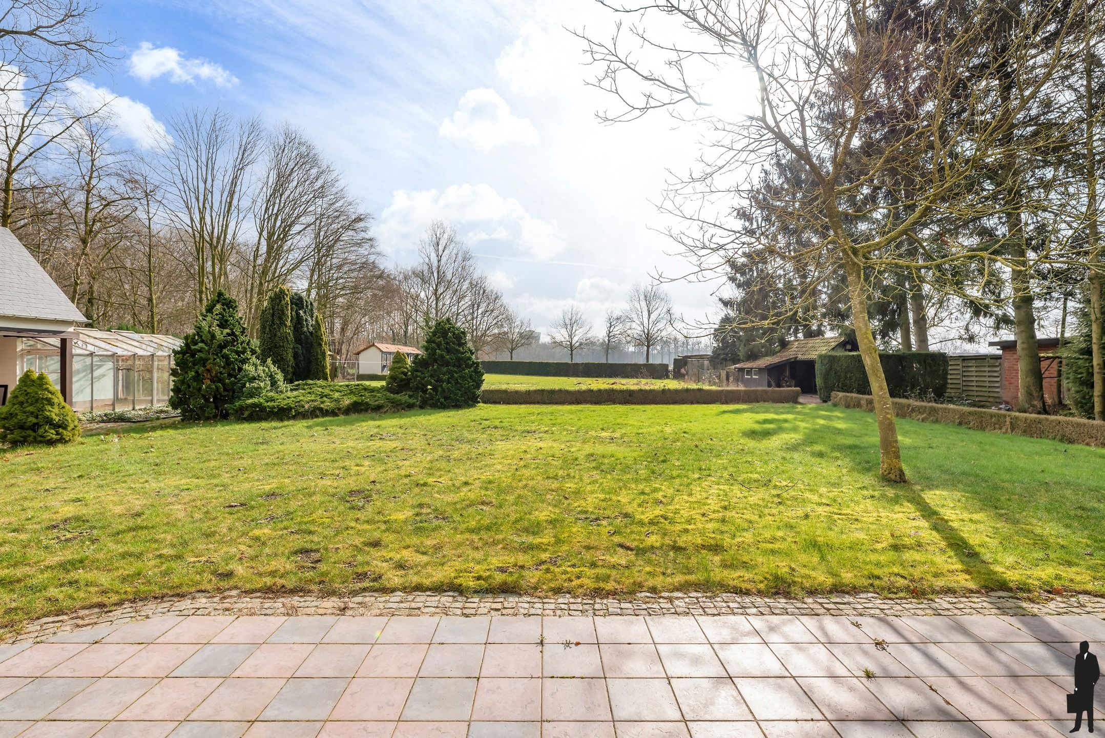 Woning met 3 slaapkamers op perceel van ca. 3.352 m² foto 3
