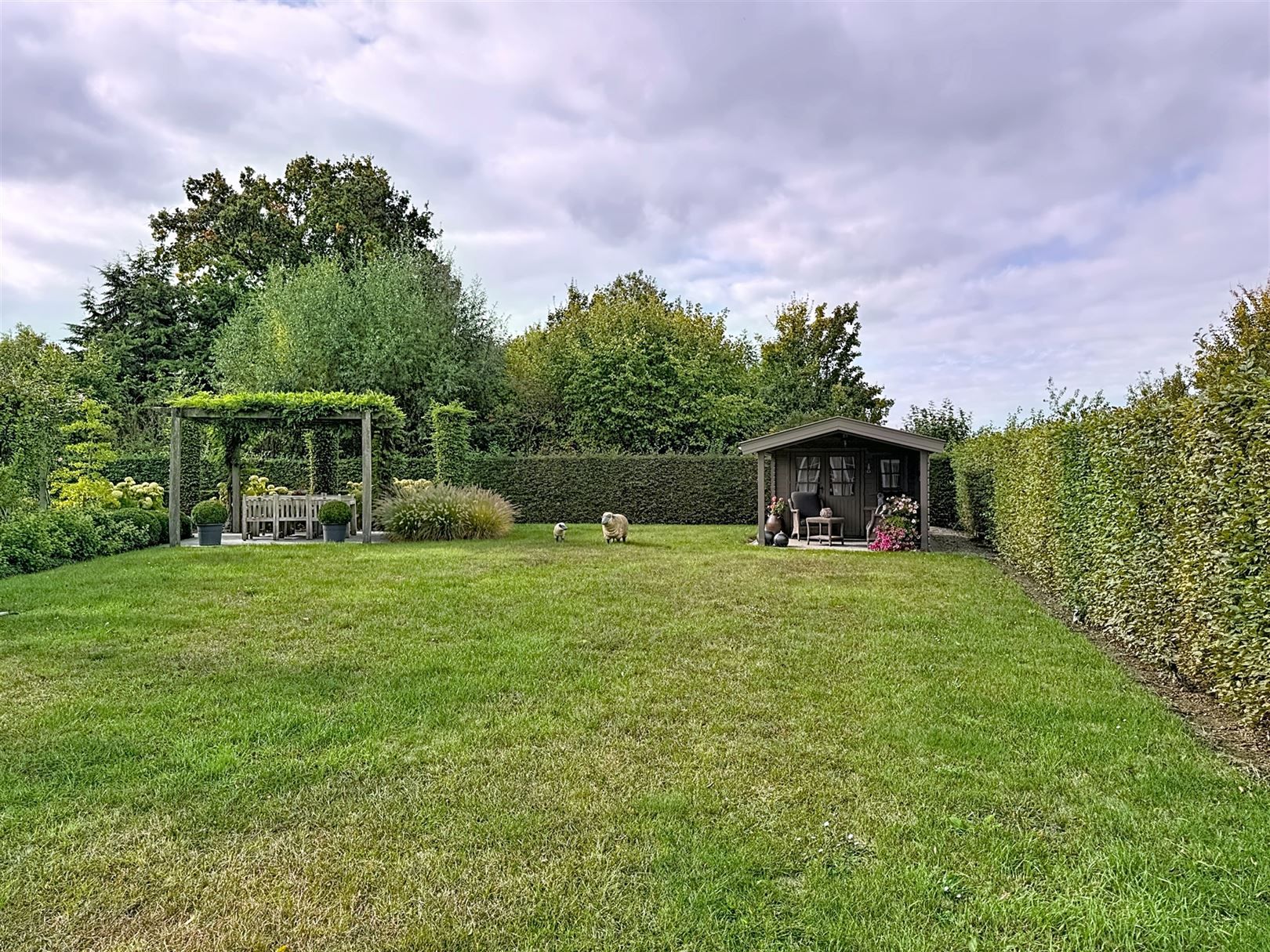 Instapklare woning, 2 slpks + inrichtb. zolder, tuin, 10a 85ca foto 37