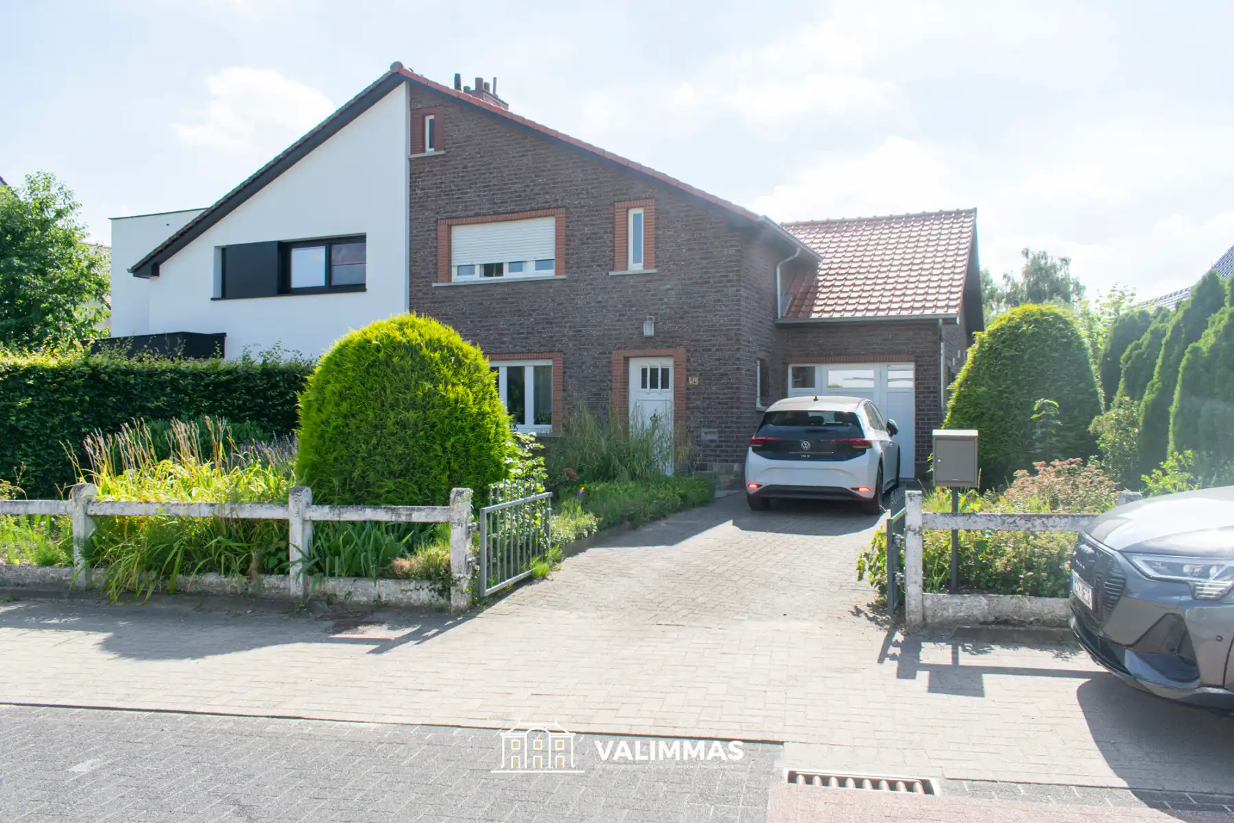 Een magnifiek gelegen driegevelwoning met mooie tuin... foto {{pictureIndex}}