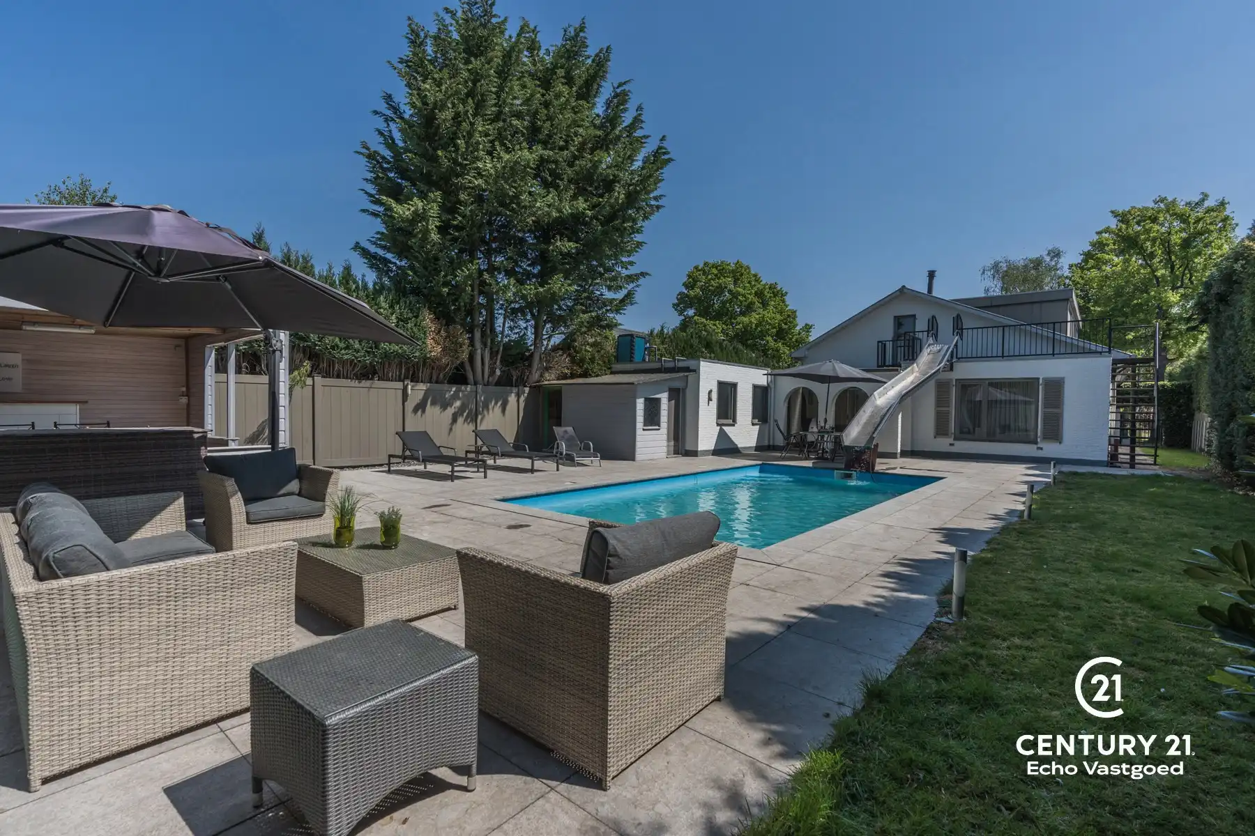 Gerenoveerde vrijstaande villa met verwarmd zwembad foto 16