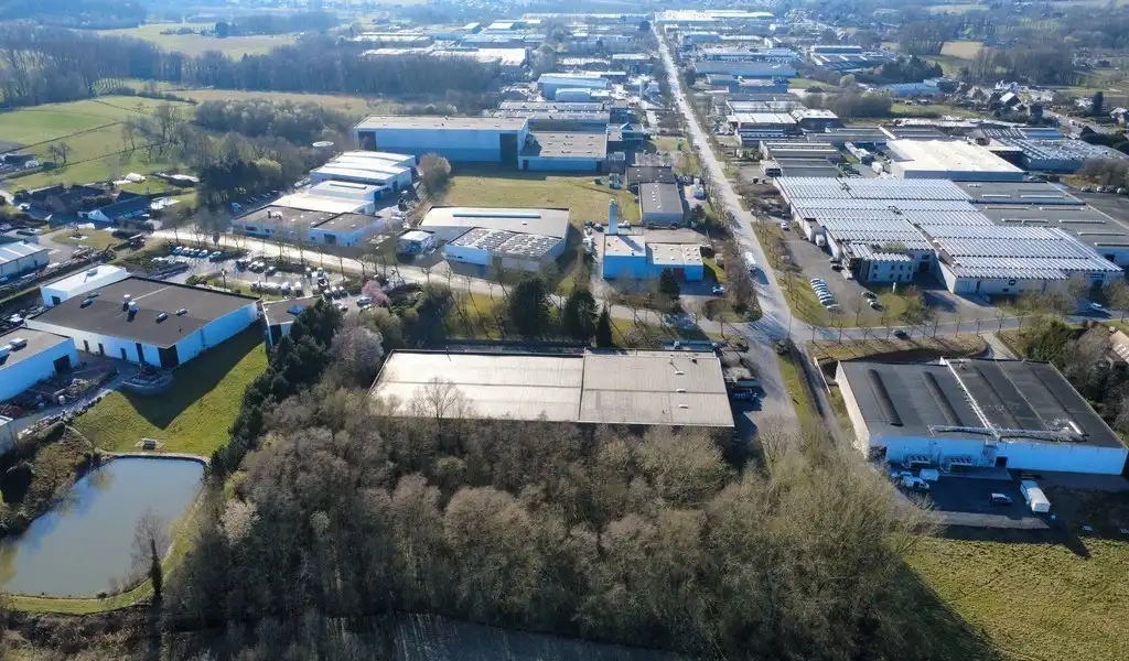 Bedrijfsgebouw met laadkades te huur in Ronse foto 19