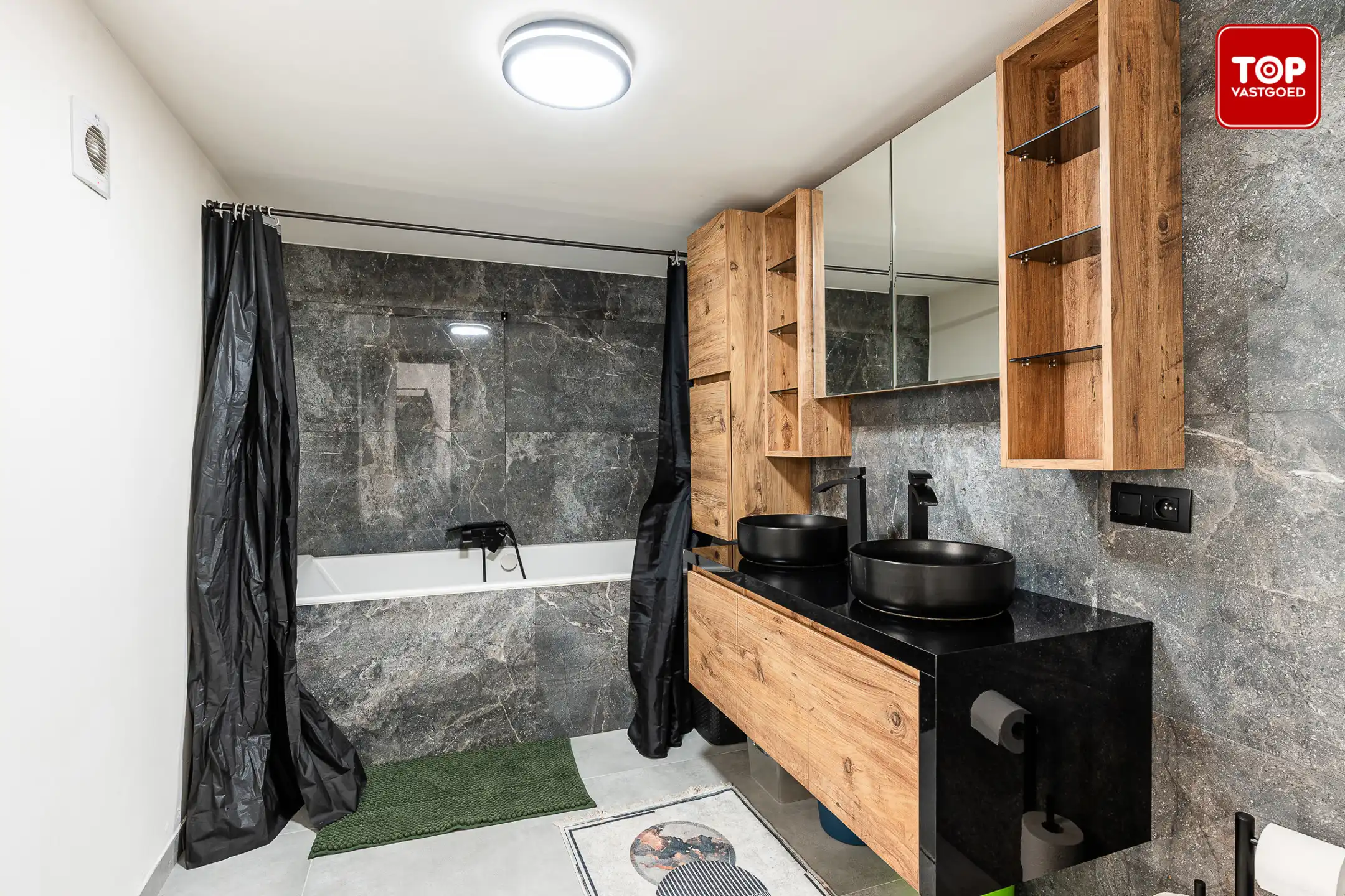Gerenoveerde open bebouwing met 5 slaapkamers en tuin foto 12