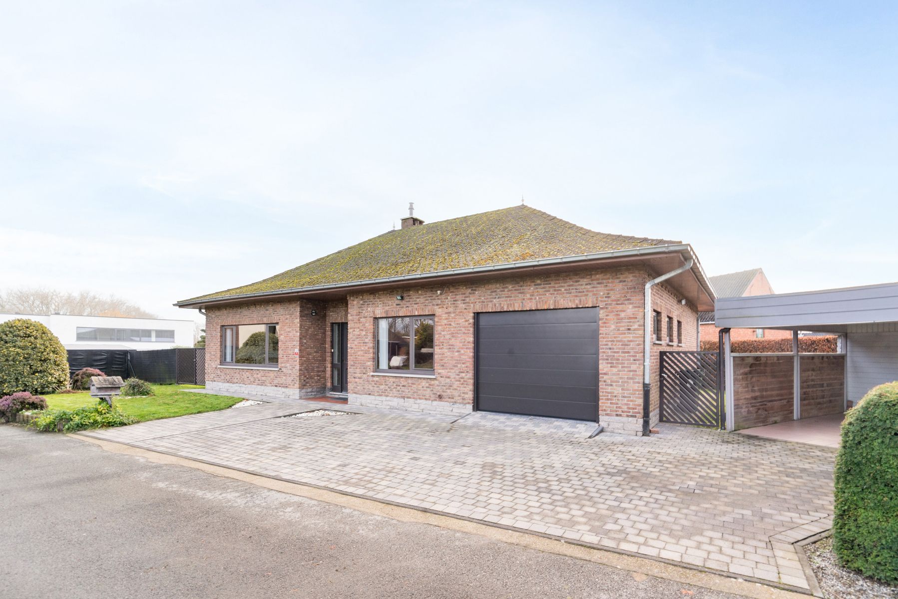 Open bebouwing met 3 slaapkamers, garage en carport foto 17