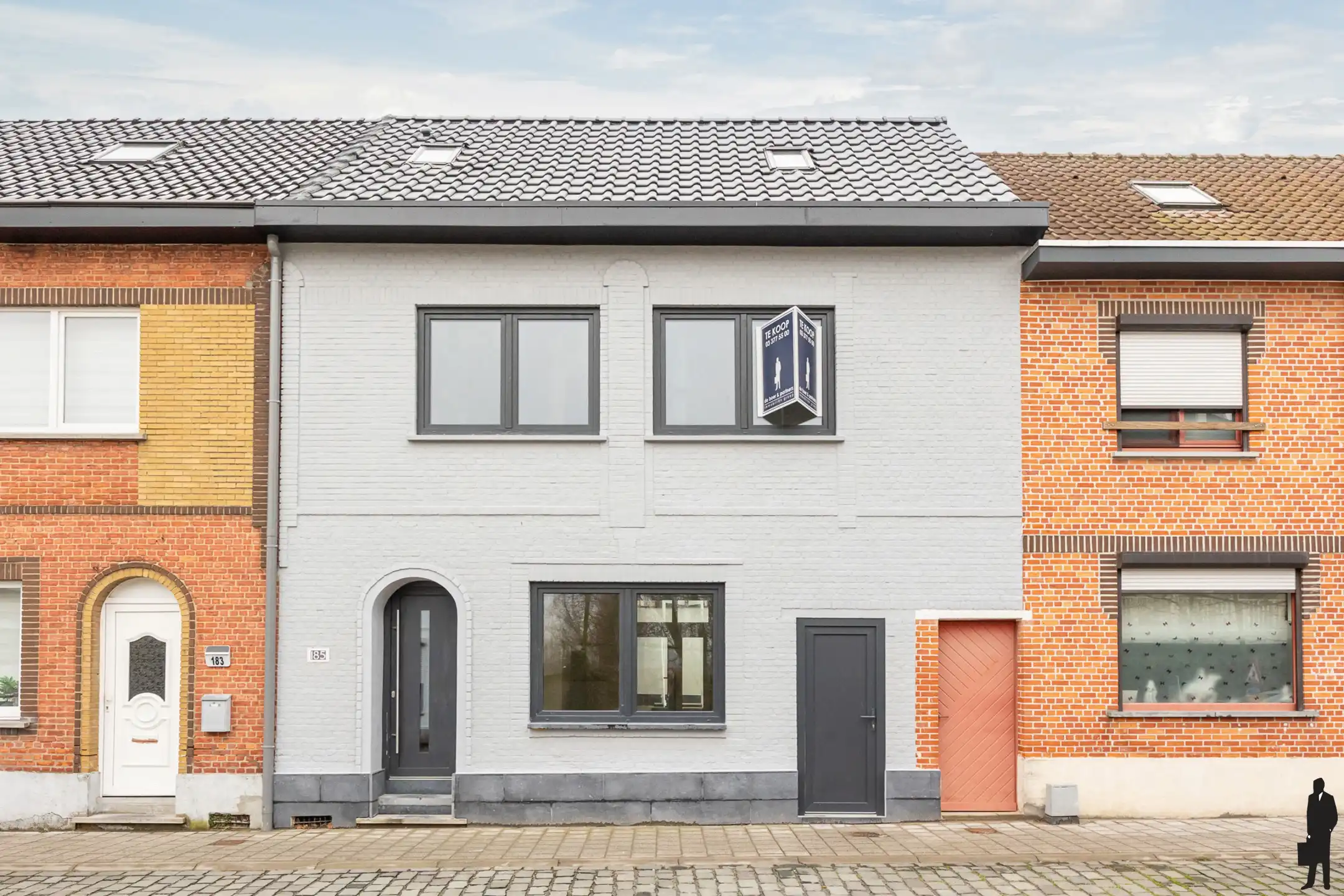 Volledig gerenoveerd stadswoning met 4 slpk en stadstuin! foto {{pictureIndex}}