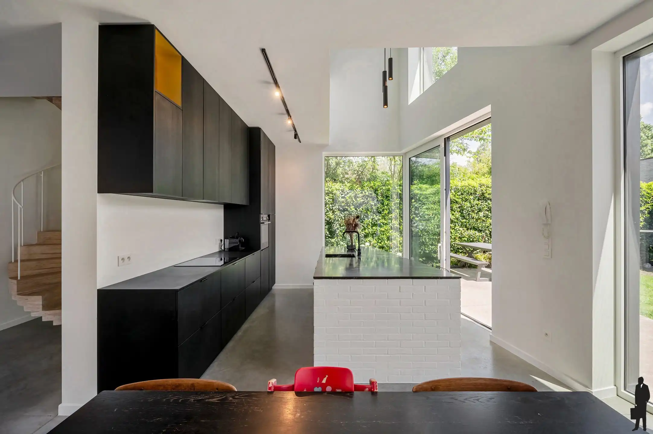 Moderne architecturale woning, gerenoveerd door Studio Noord, met oog voor detail en authenticiteit foto 7