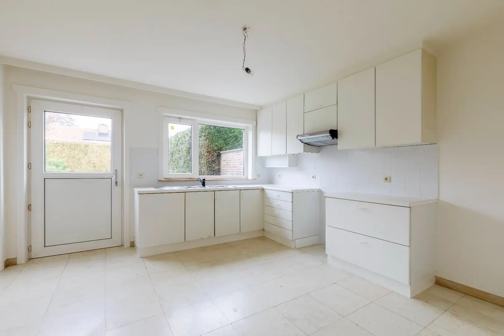 Gunstig gelegen instapklare woning in rij met garage en toffe tuin foto 10