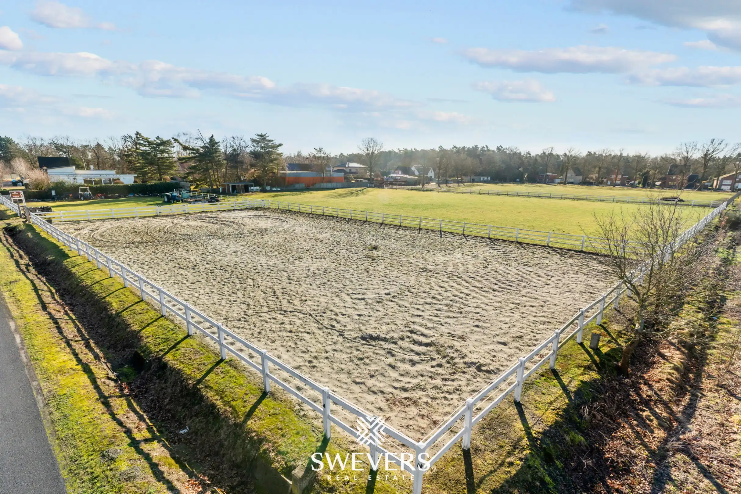 Instapklare Villa met Professionele Paardenaccommodatie:  foto 40