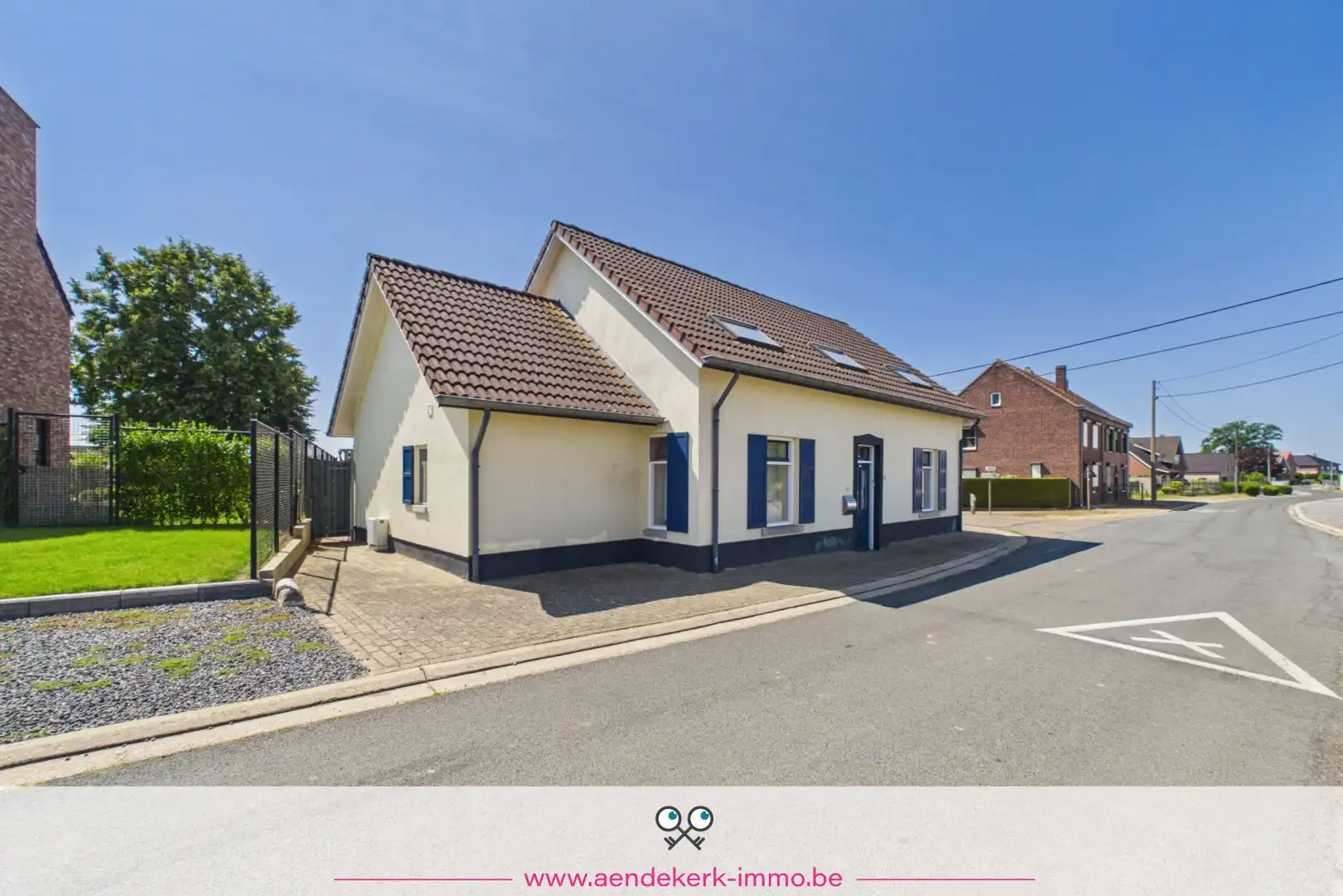 Charmante woning met vier slaapkamers foto 2