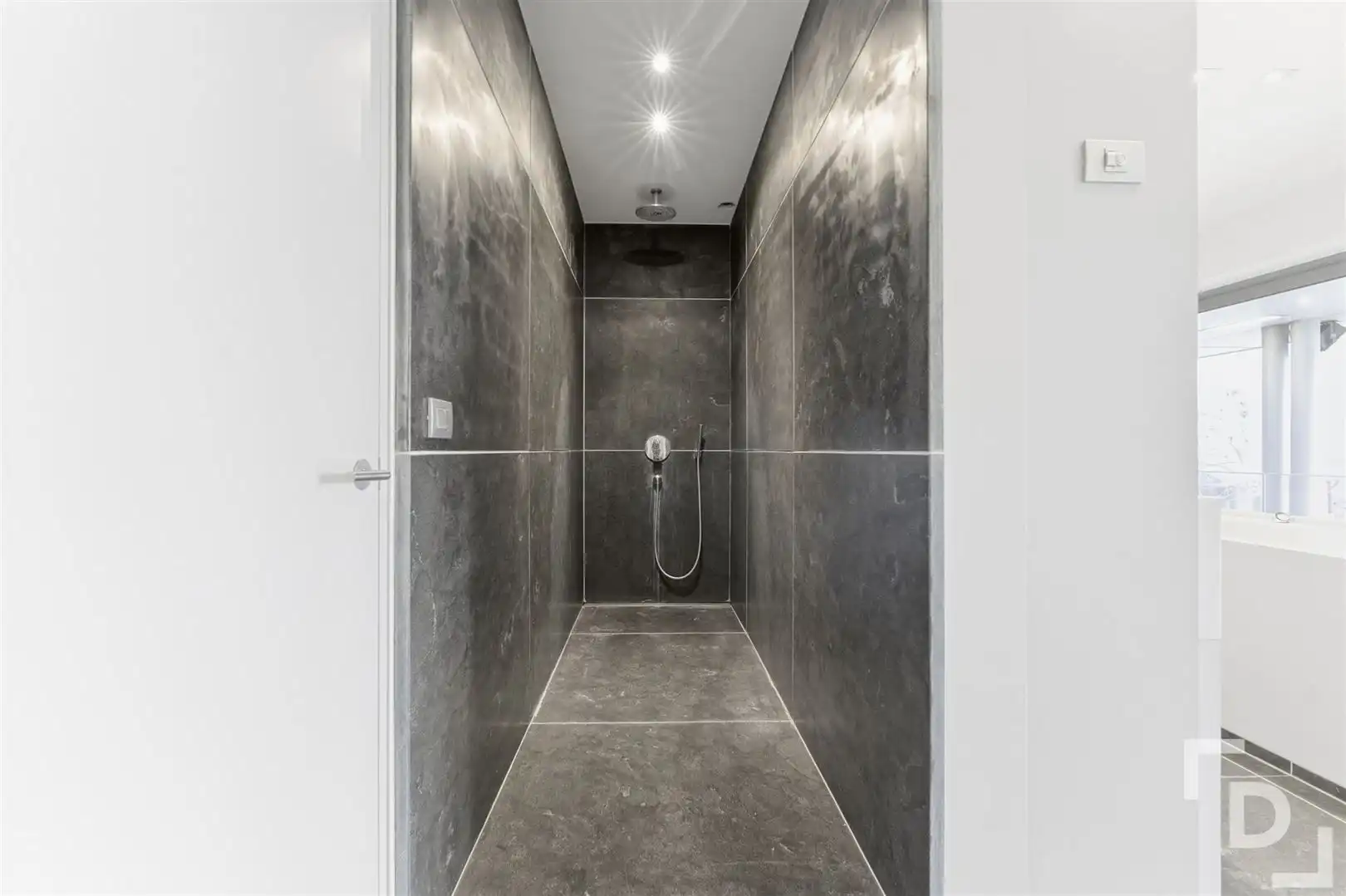 Luxueuze en energiezuinige villa met hoogwaardige afwerking foto 12