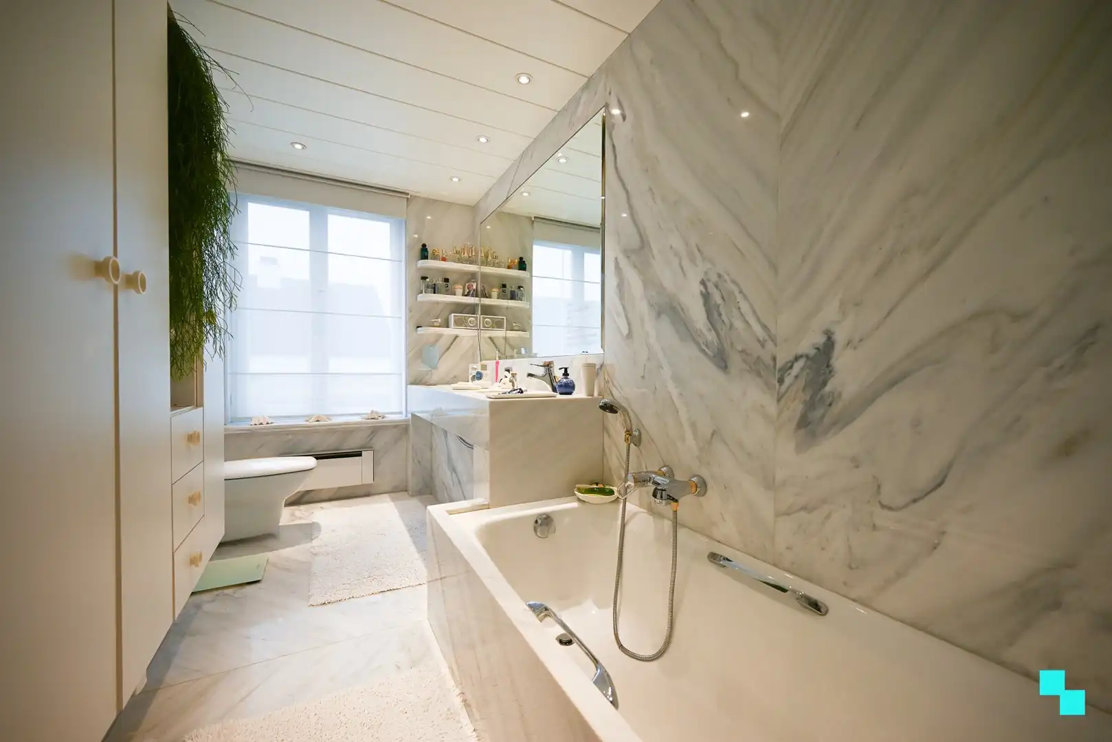 Verrassend ruime woning op hoekperceel te Izegem, Bosmolens foto 27