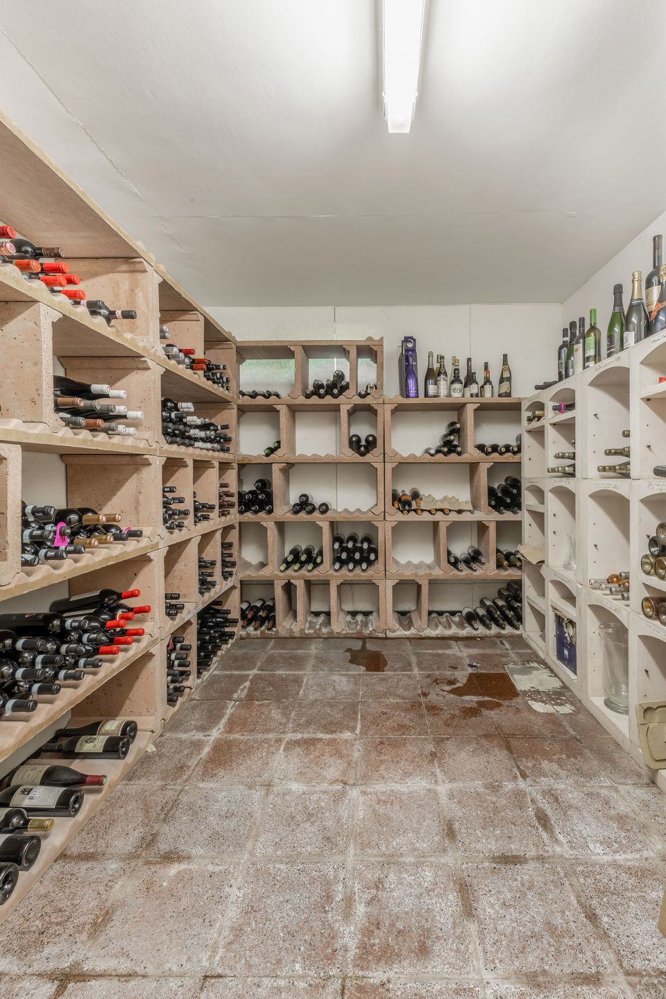 Split level woning op perceel van 2.232m² met veel privacy foto 22