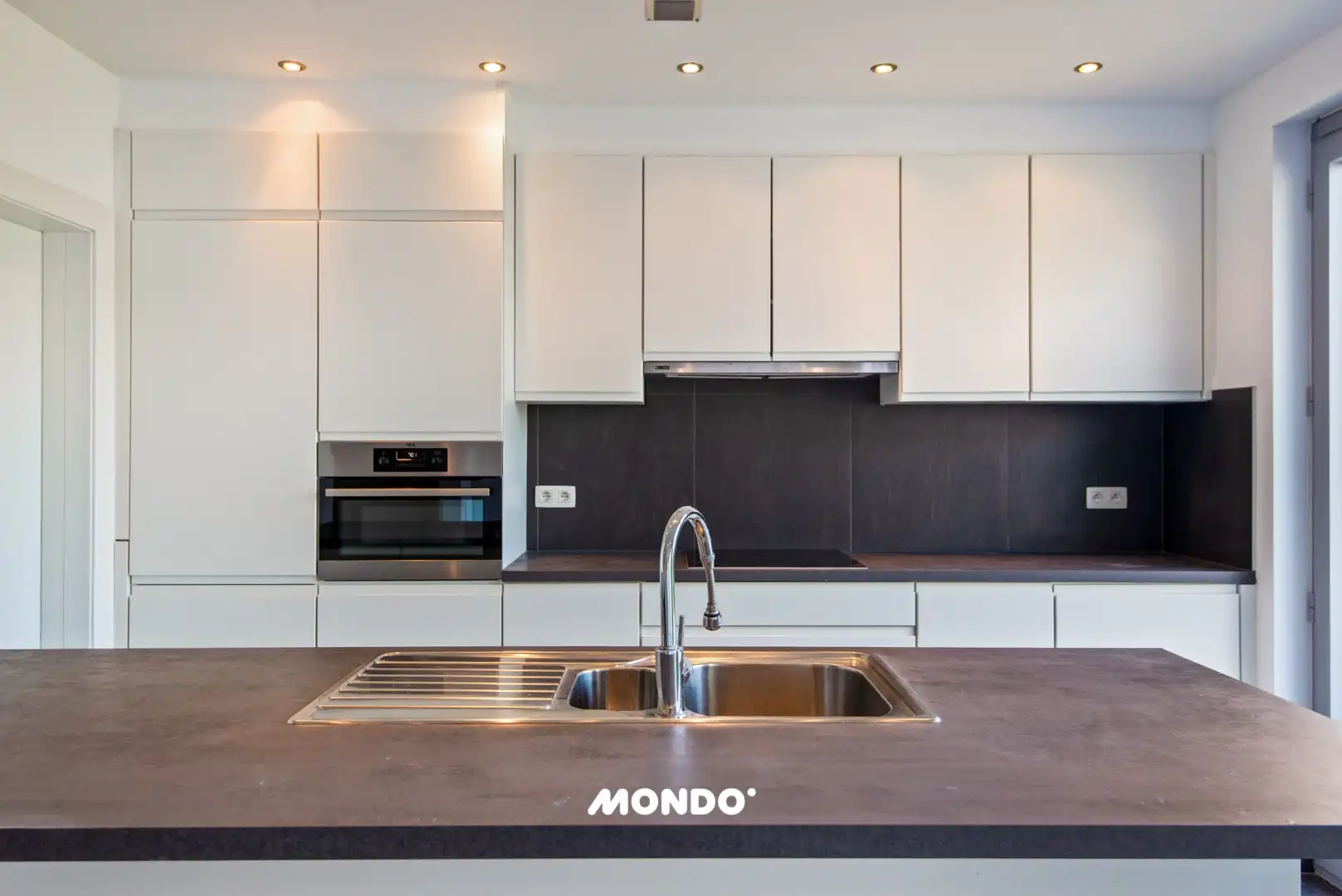 Instapklaar appartement met ruime tuin en 3 slaapkamers + Autostaanplaats!  foto 7