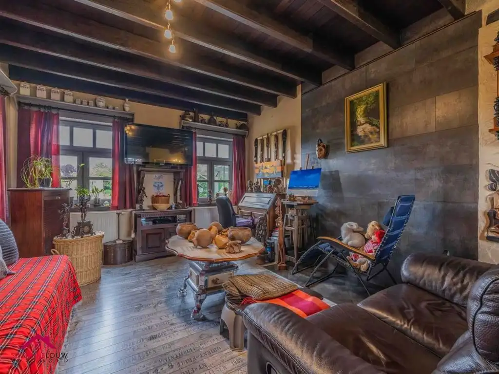 Karaktervolle, vrijstaande woning op riant perceel foto 18
