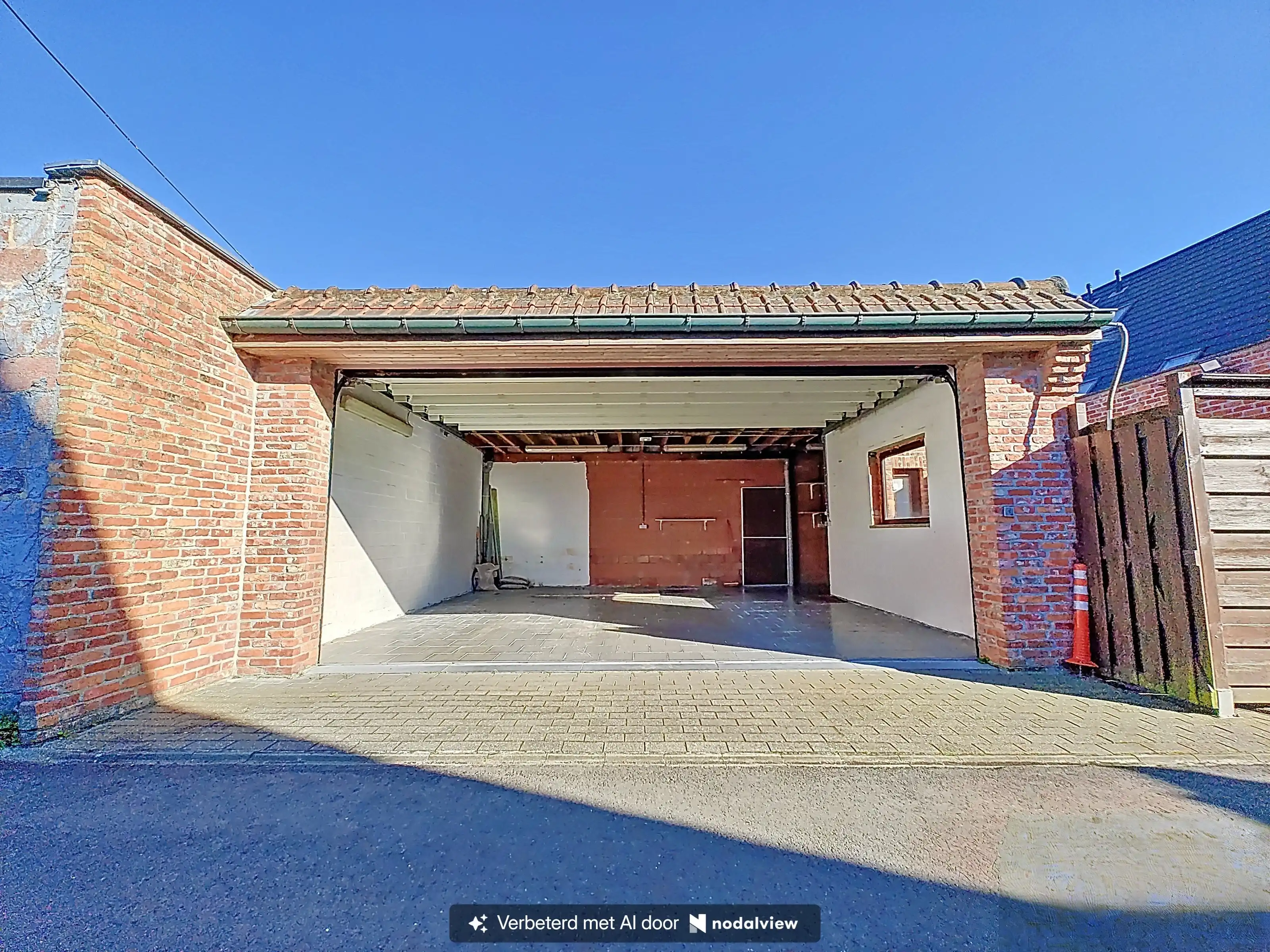 Goed gelegen woning met dubbele garage. foto 13