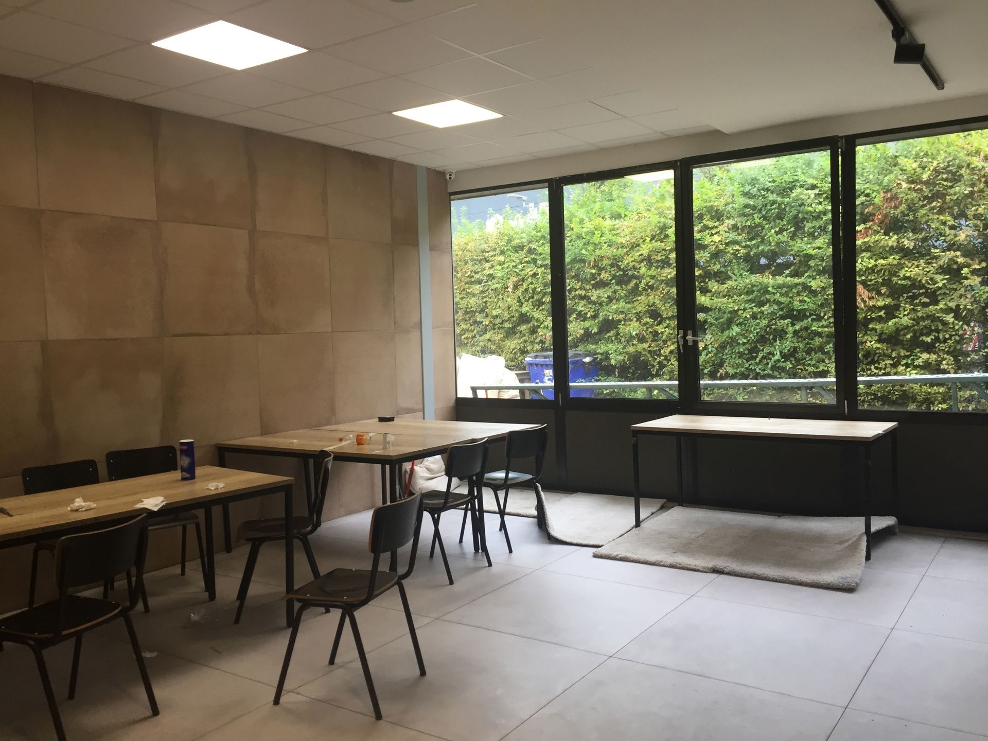 Magazijn met gelijkvloers kantoor foto 2