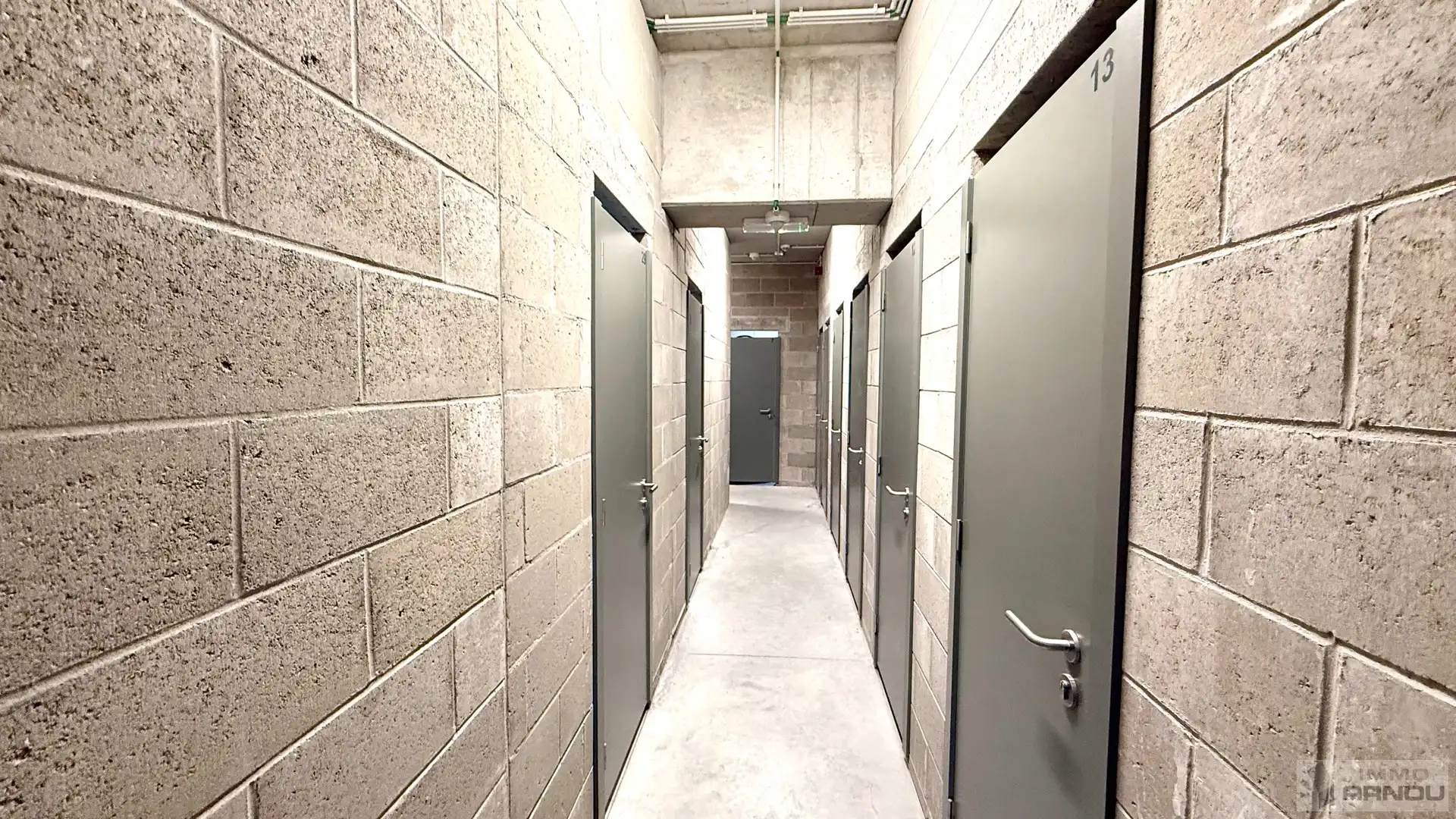 Instapklaar recent appartement met 2 slaapkamers foto 17