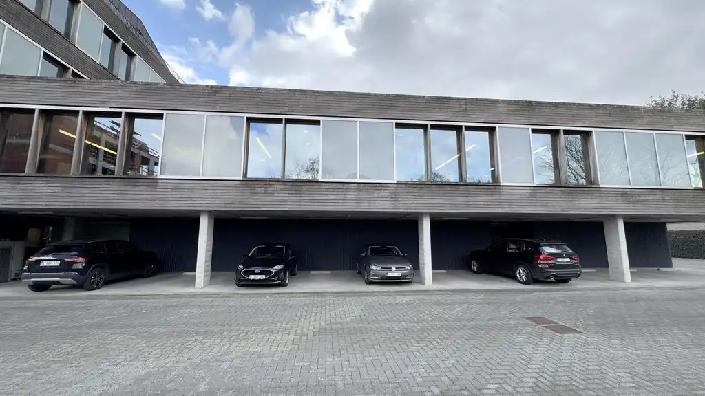 Modern kantoorgebouw te huur nabij oprit R4 in Gent foto 26