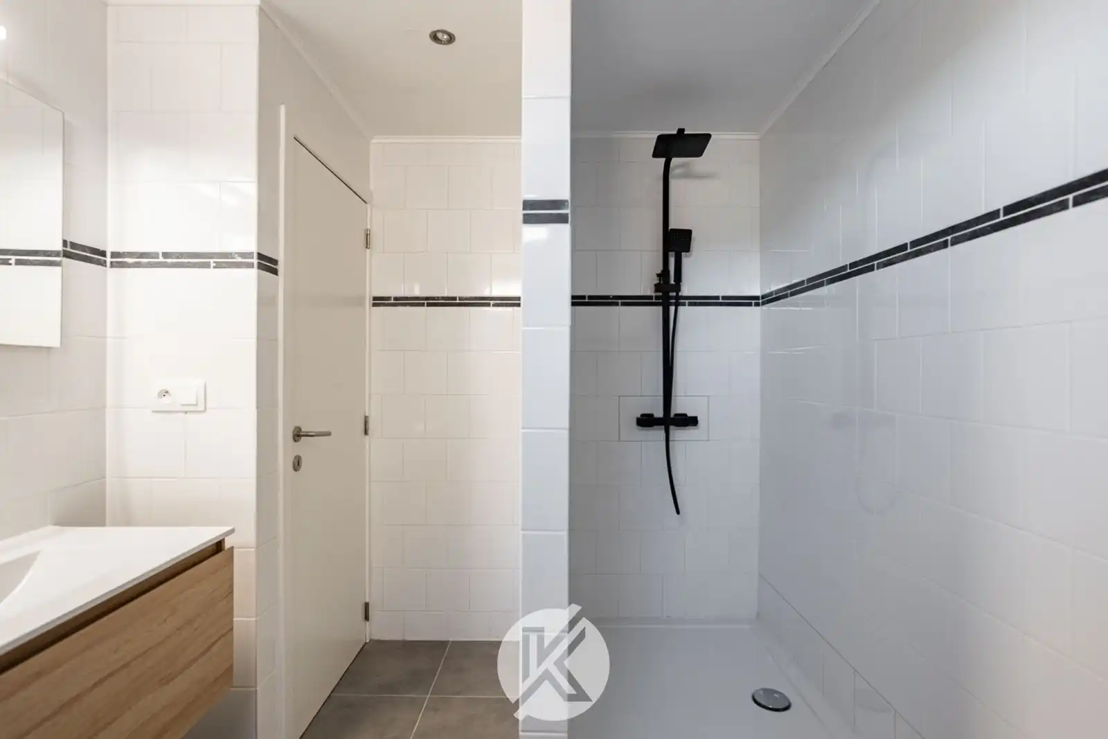 Gerenoveerde woning in een rustige straat foto 20