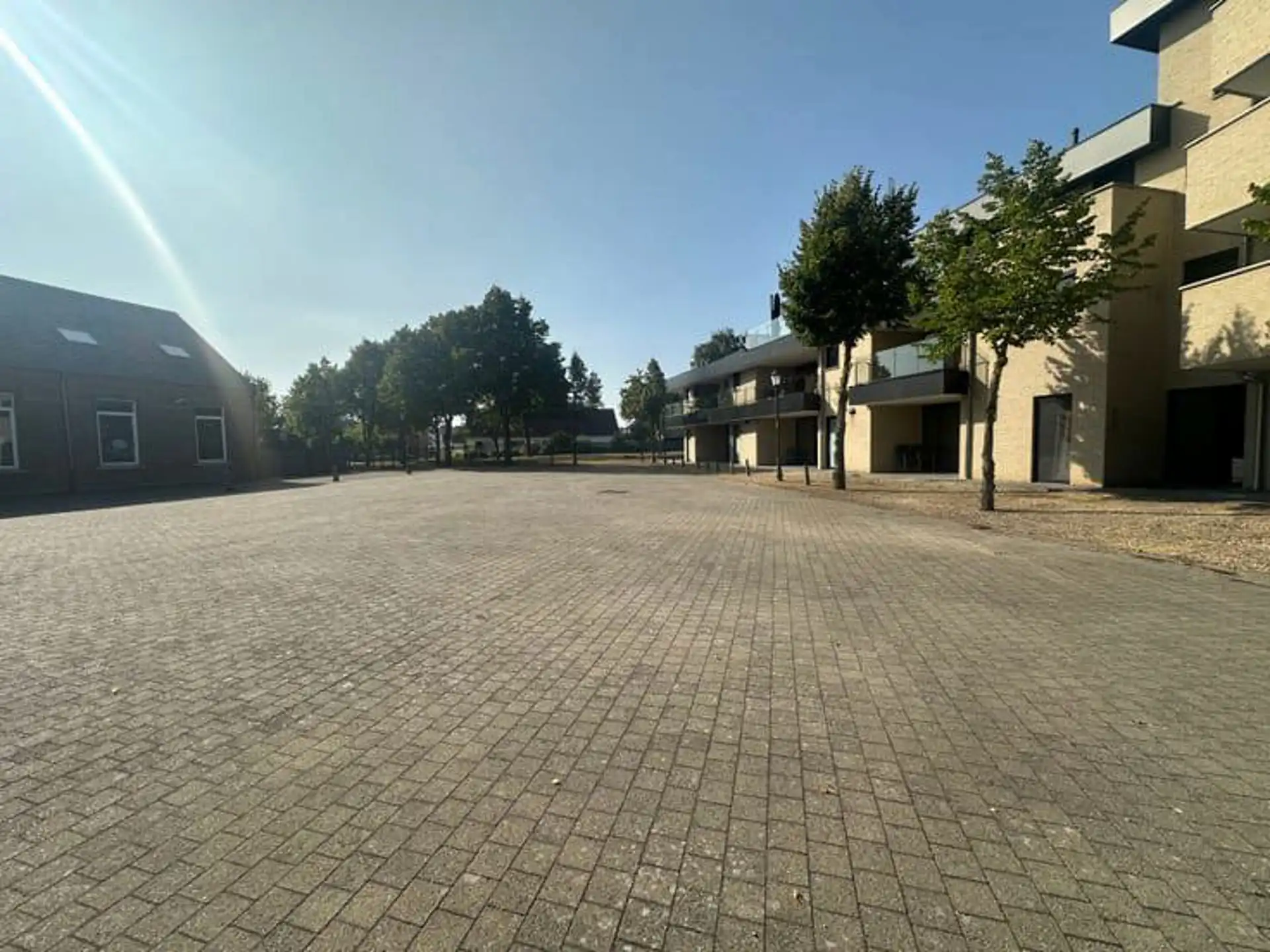 Gelijkvloersappartement met ondergrondse parking en tuintje foto 11