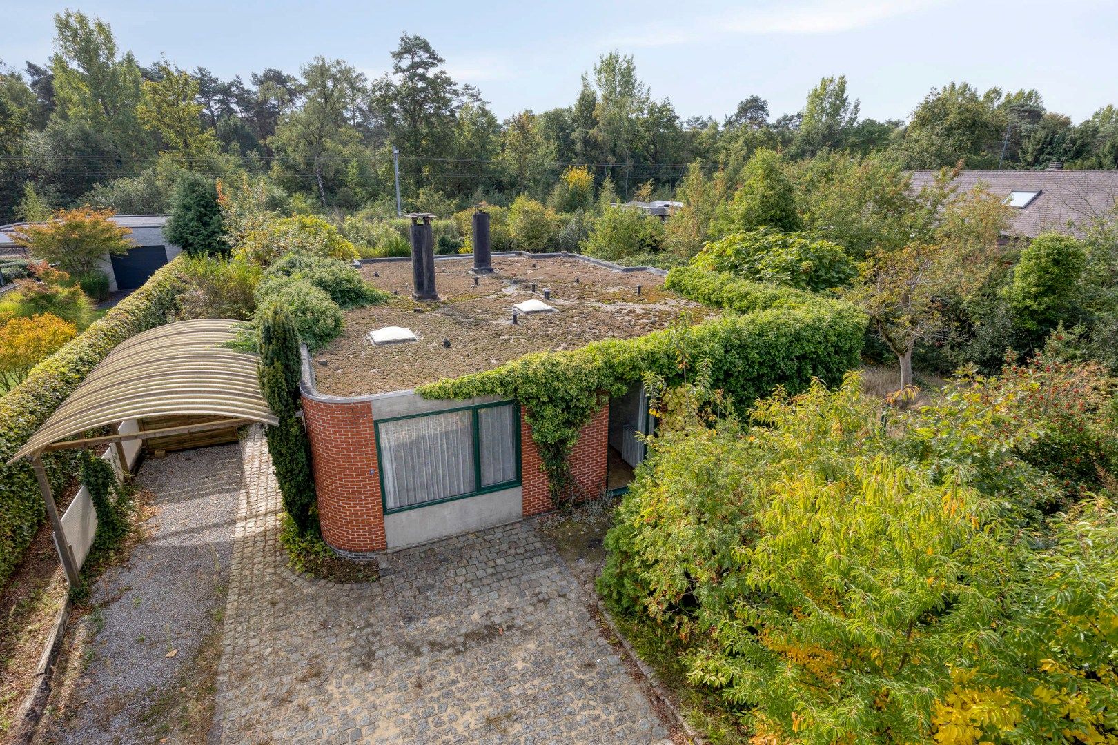 Gunstig gelegen te renoveren woning op mooi perceel van 16a07ca ! foto 2