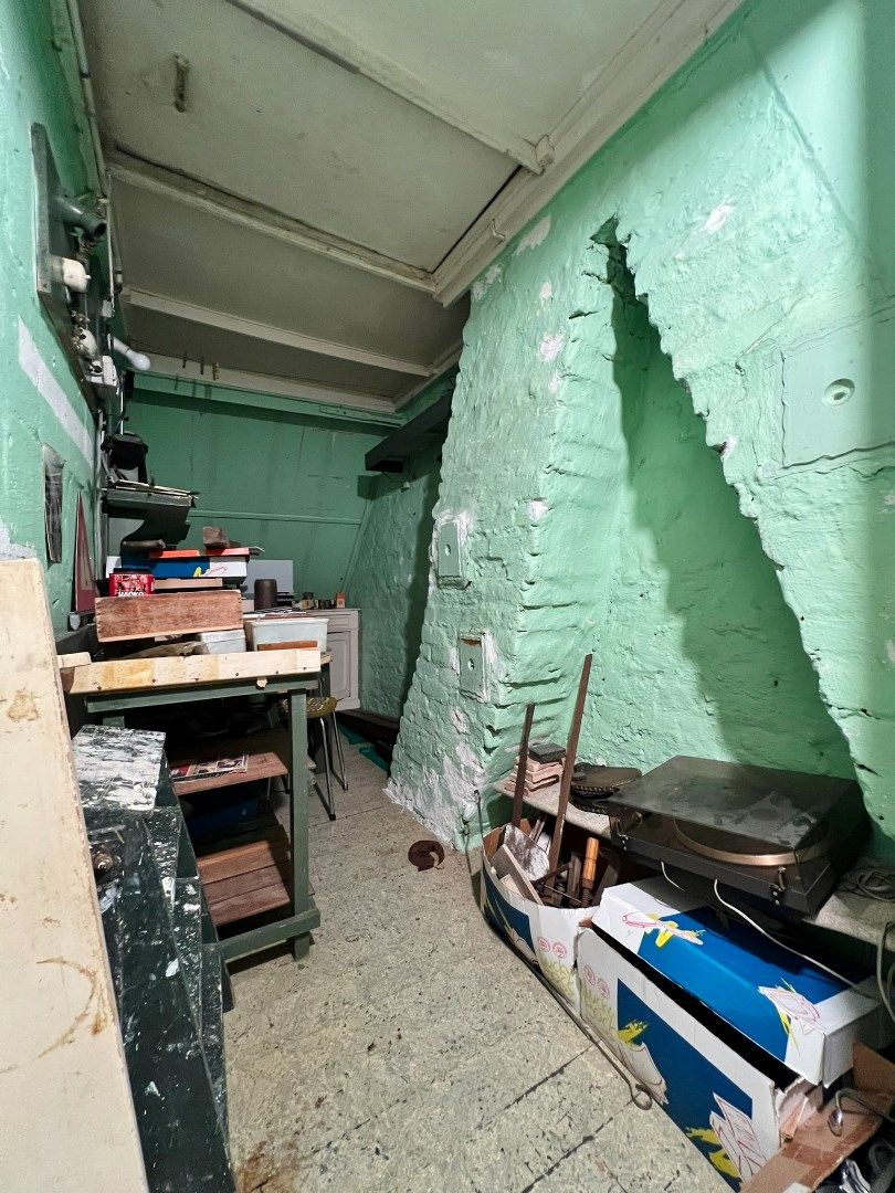 Twee te renoveren woningen met tuintje in de stadskern van Ieper foto 18