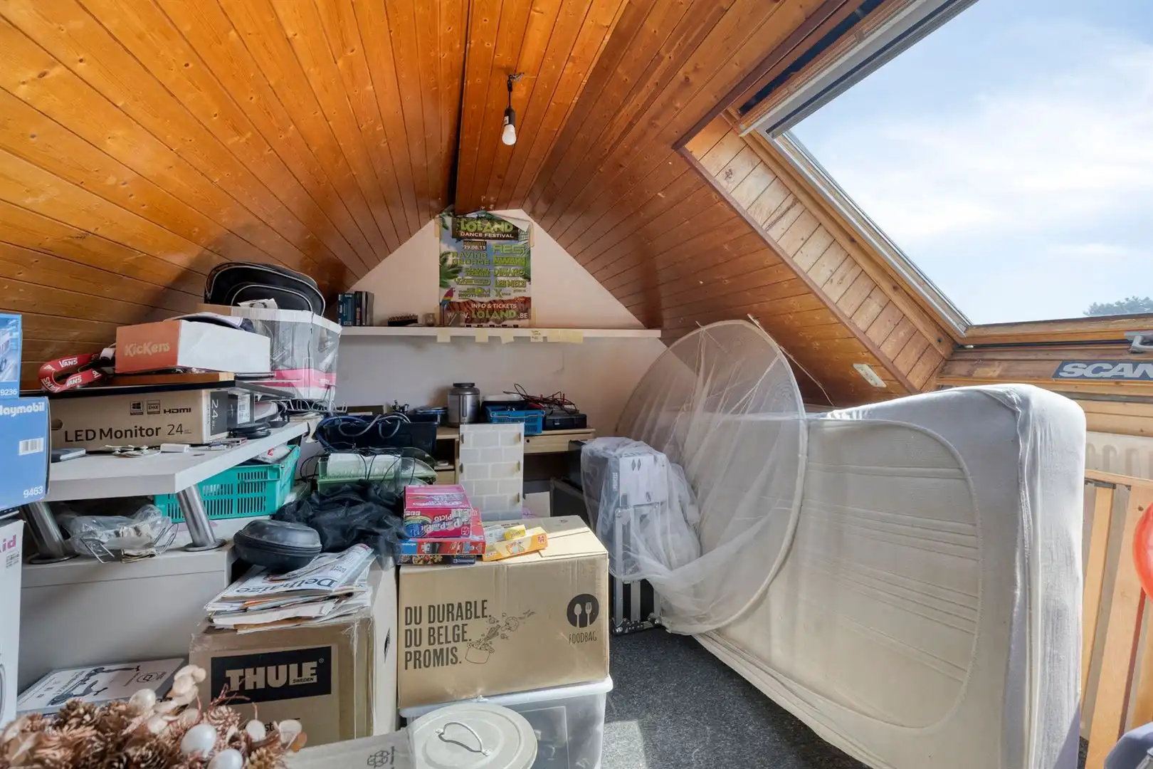 HOB met 3 slaapkamers, veel ruimte en licht, een dieplopende tuin en veel potentieel foto 20