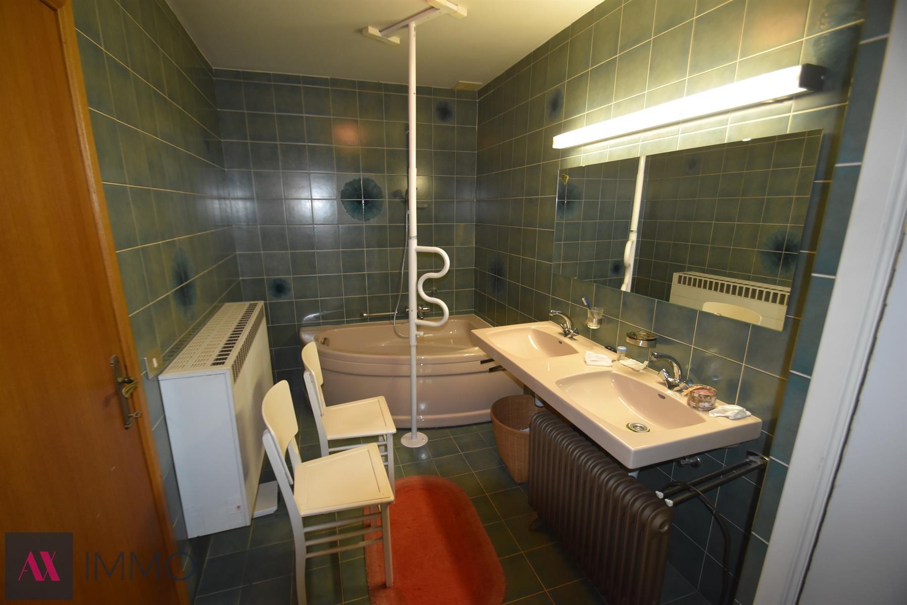 Centr. en rustig gel.woning met 3 slpk., gar., tuin en oprit op 4 are 80 ca foto 15