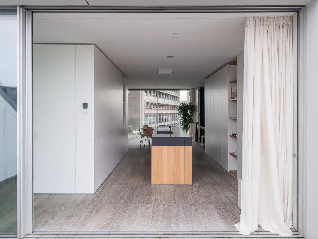 High-end duplexpenthouse met drie terrassen, gelegen in een architecturaal hoogstaand gebouw naar ontwerp van Element Architecten. foto 4