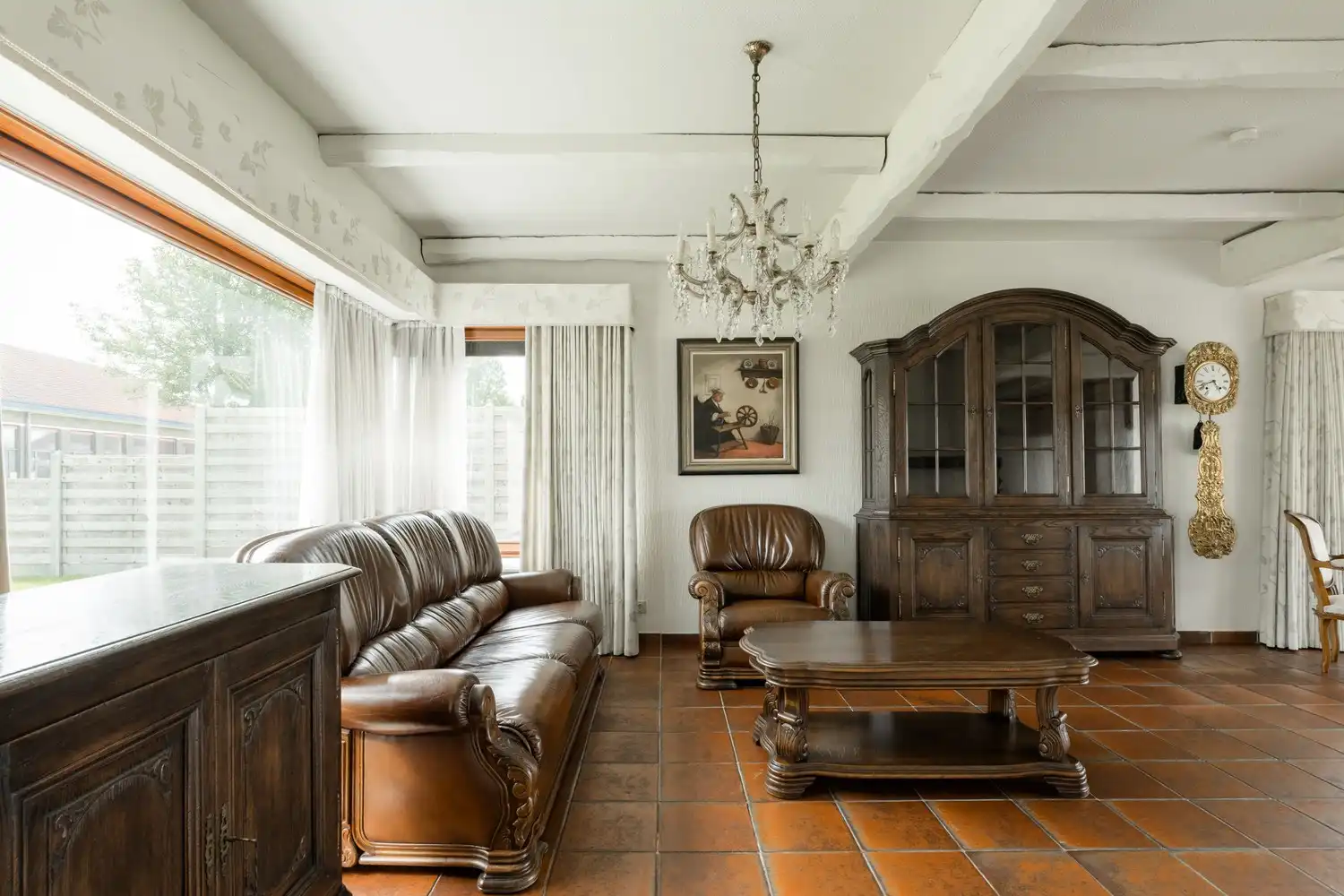 Charmante op te frissen woning van 187 m² op een toplocatie in Pelt! foto 5
