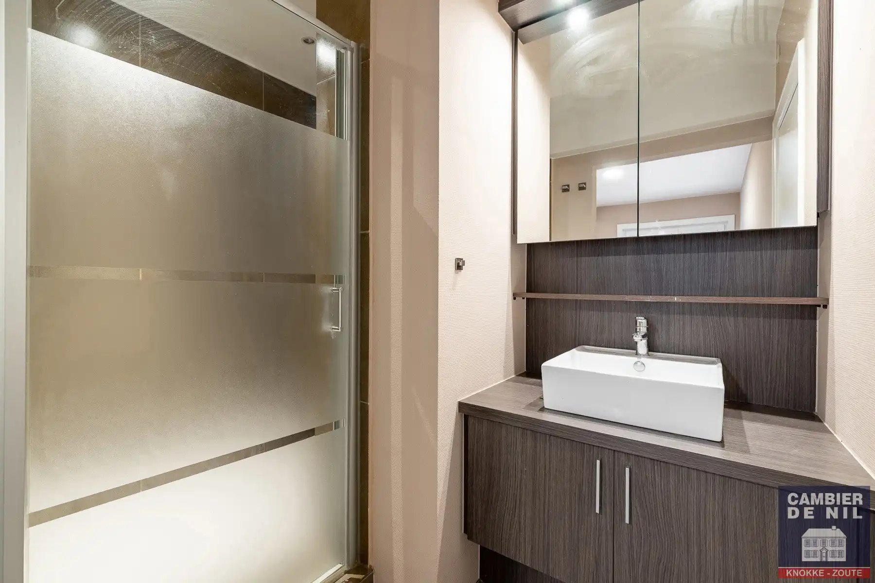 Lichtrijk, ongemeubeld, 3-slaapkamerappartement met frontaal zeezicht aan Albertplein – Hartje Zoute foto 22