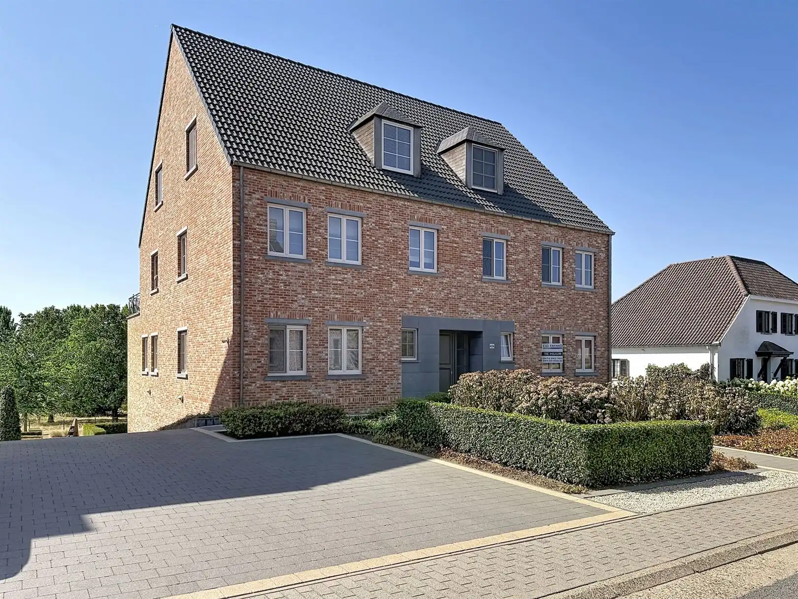 Instapklaar app,2 slpks, garage, kelder, autostaanplaats foto 32
