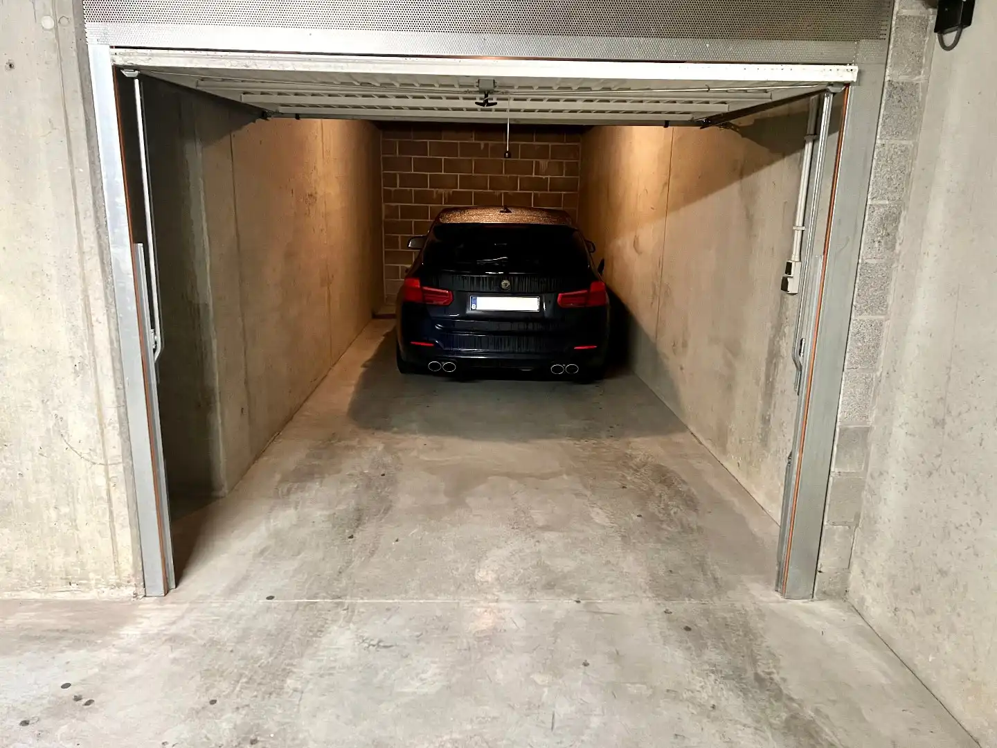 Ruime afgesloten garage - centrum Wenduine foto 3