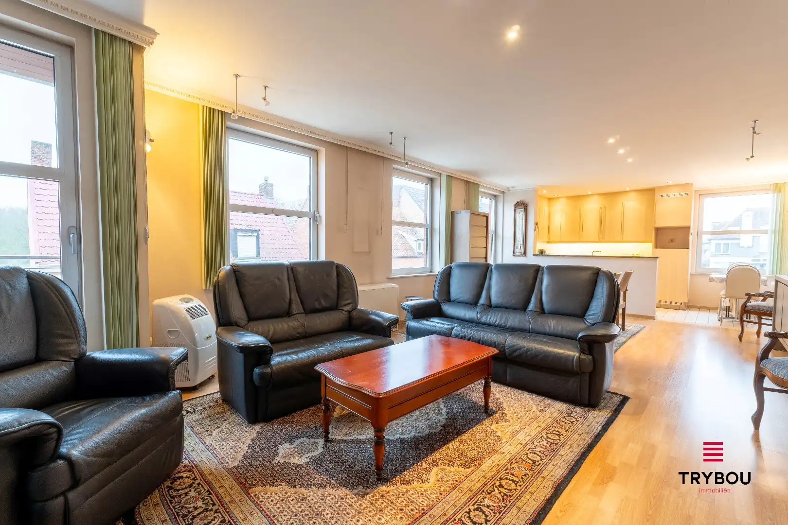 Ruim woon-appartement (120m²) met zicht op de Markt van Houthulst foto 6