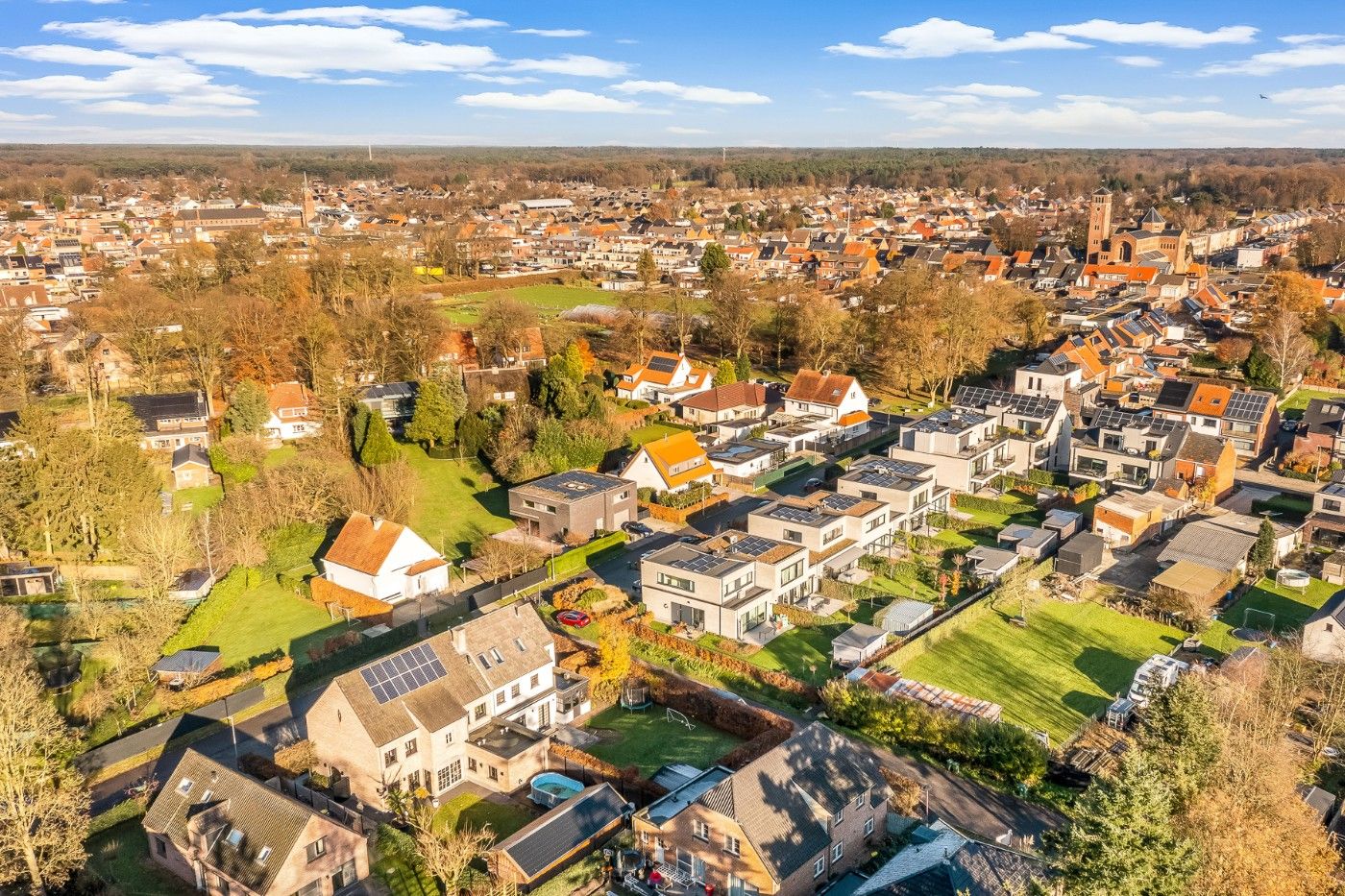 Bijzonder ruime, instapklare HOB met 6 slpk., inpandige garage en tuin met poolhouse foto 44