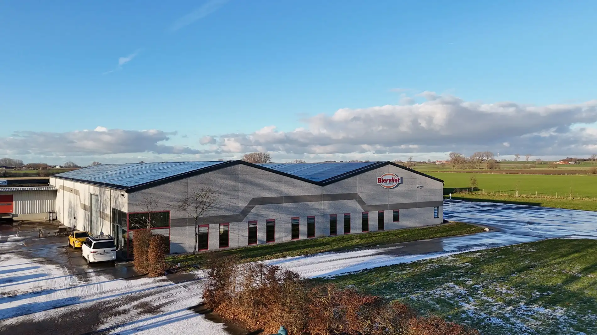 Loods met burelen te huur te Koekelare  foto {{pictureIndex}}