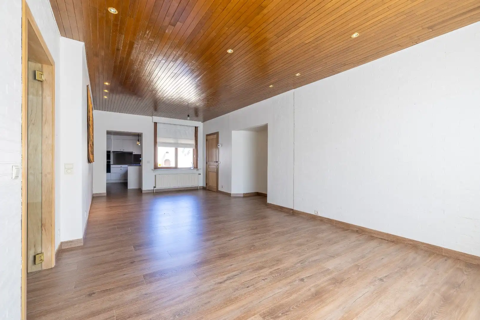 Leuke woning met 4 slk, grote garage en groot binnenterras foto 6