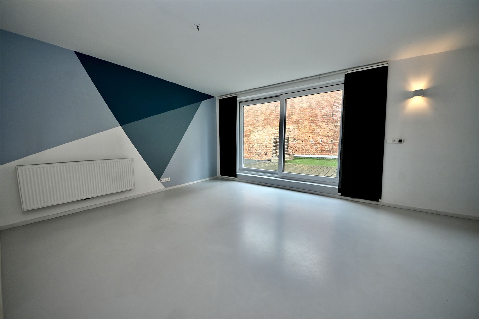 Appartement met 2 slaapkamers, terras en staanplaats.  foto 3