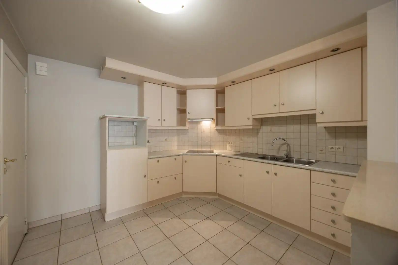 Ruim gelijkvloers appartement met terras en 2 slaapkamers te Overpelt centrum. foto 6