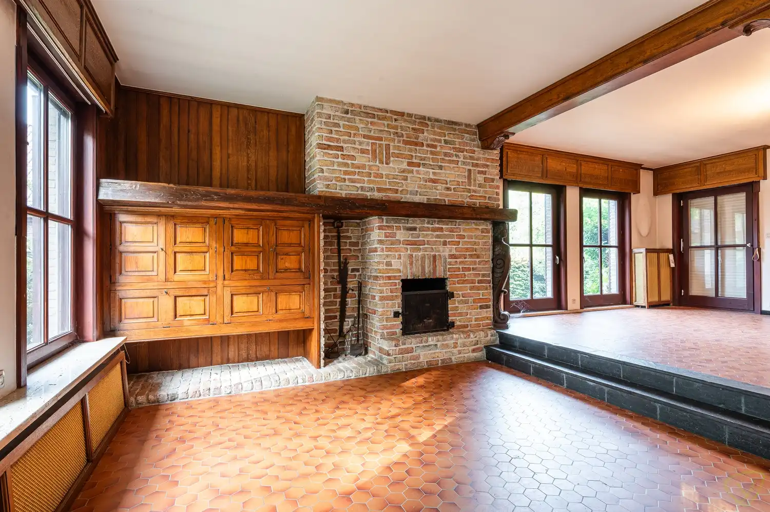 Vrijstaande villa op een uitzonderlijk groot perceel met bosgrond in Lembeke foto 4