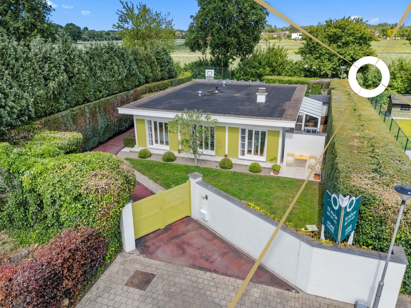Hoofdfoto van de publicatie: Ruime gelijkvloerse villa met 3 slaapkamers op toplocatie in Ieper