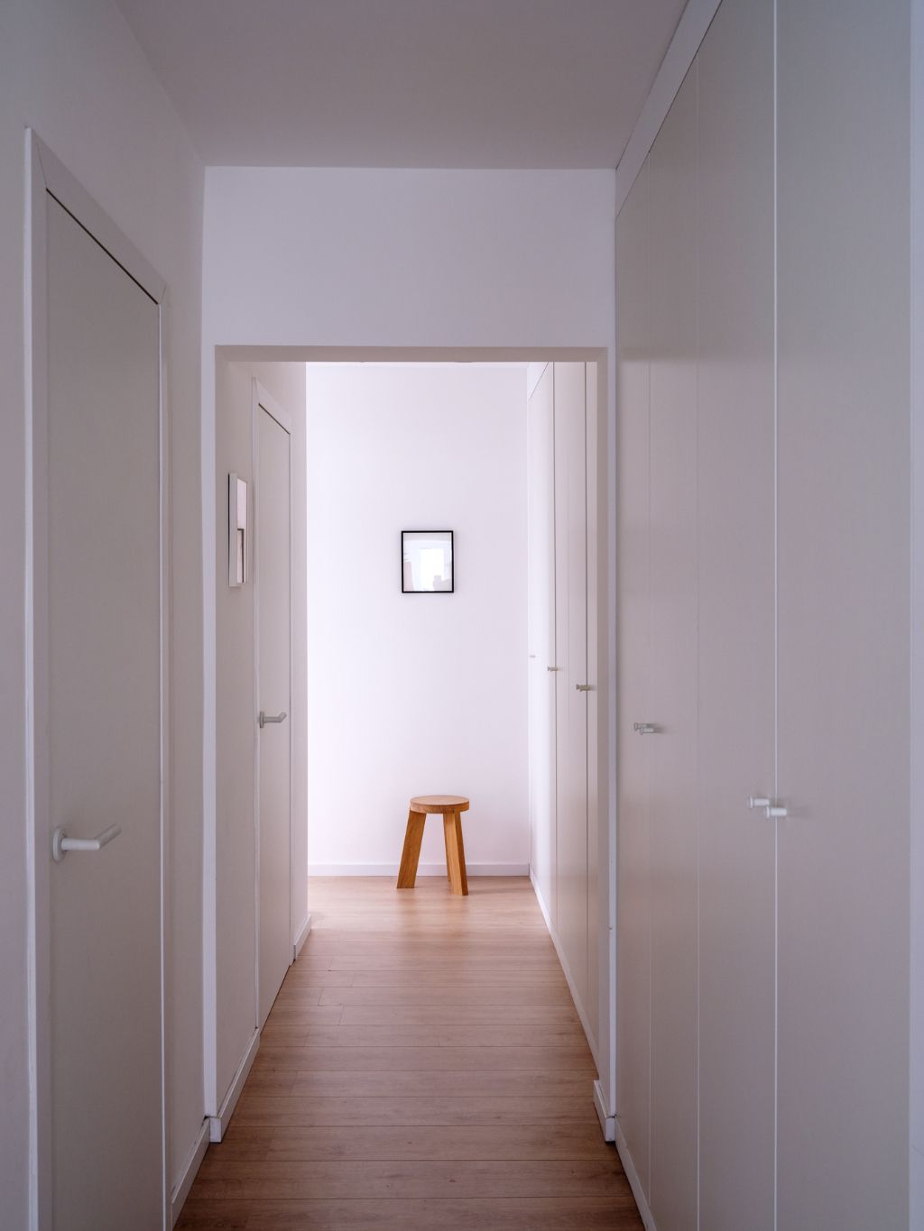 Stijlvol en lichtrijk 2-slaapkamer appartement met terras op wandelafstand van het historisch centrum. foto 15