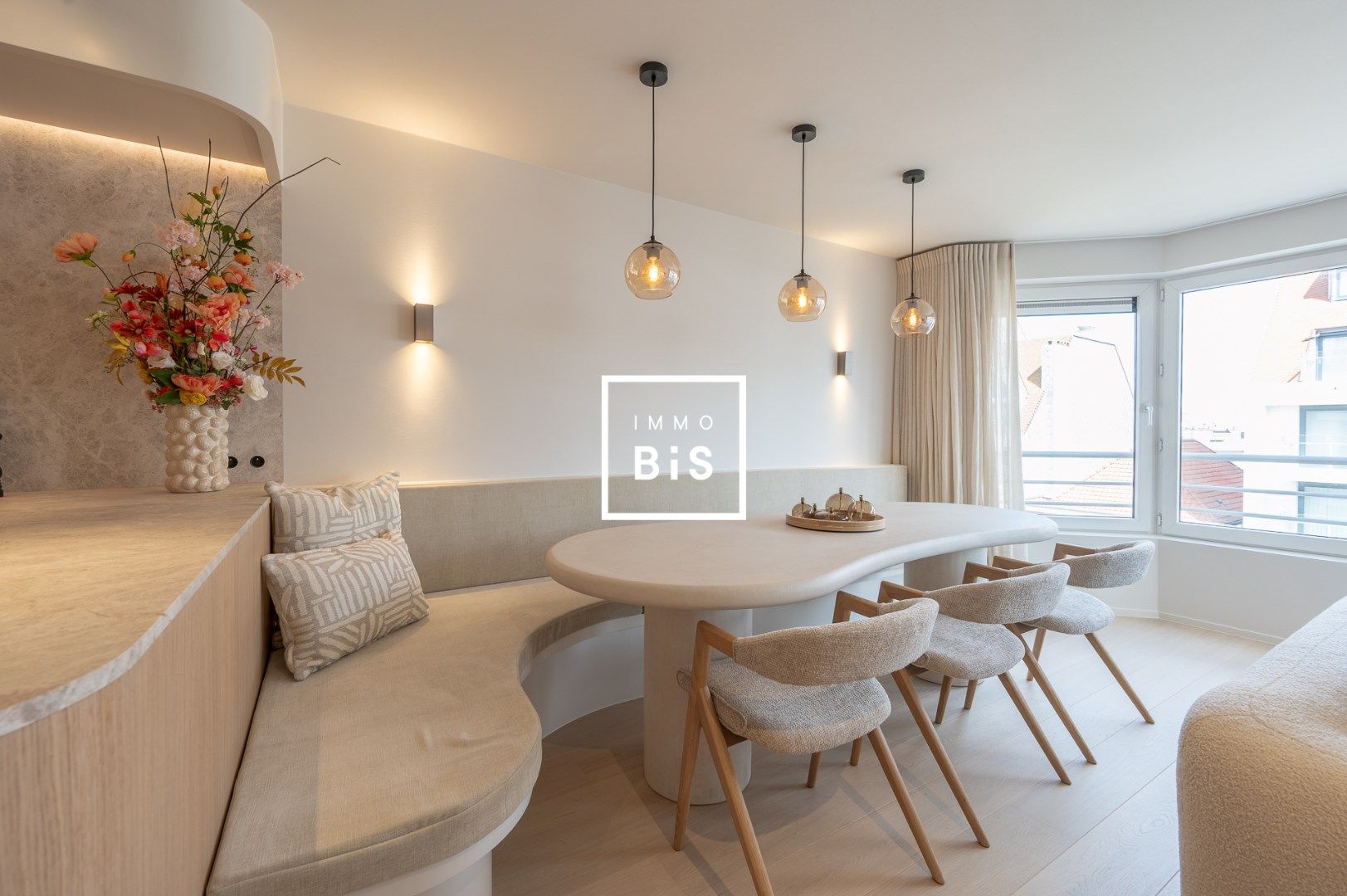 Luxueus gerenoveerd appartement centraal gelegen op enkele stappen van de zeedijk foto 2