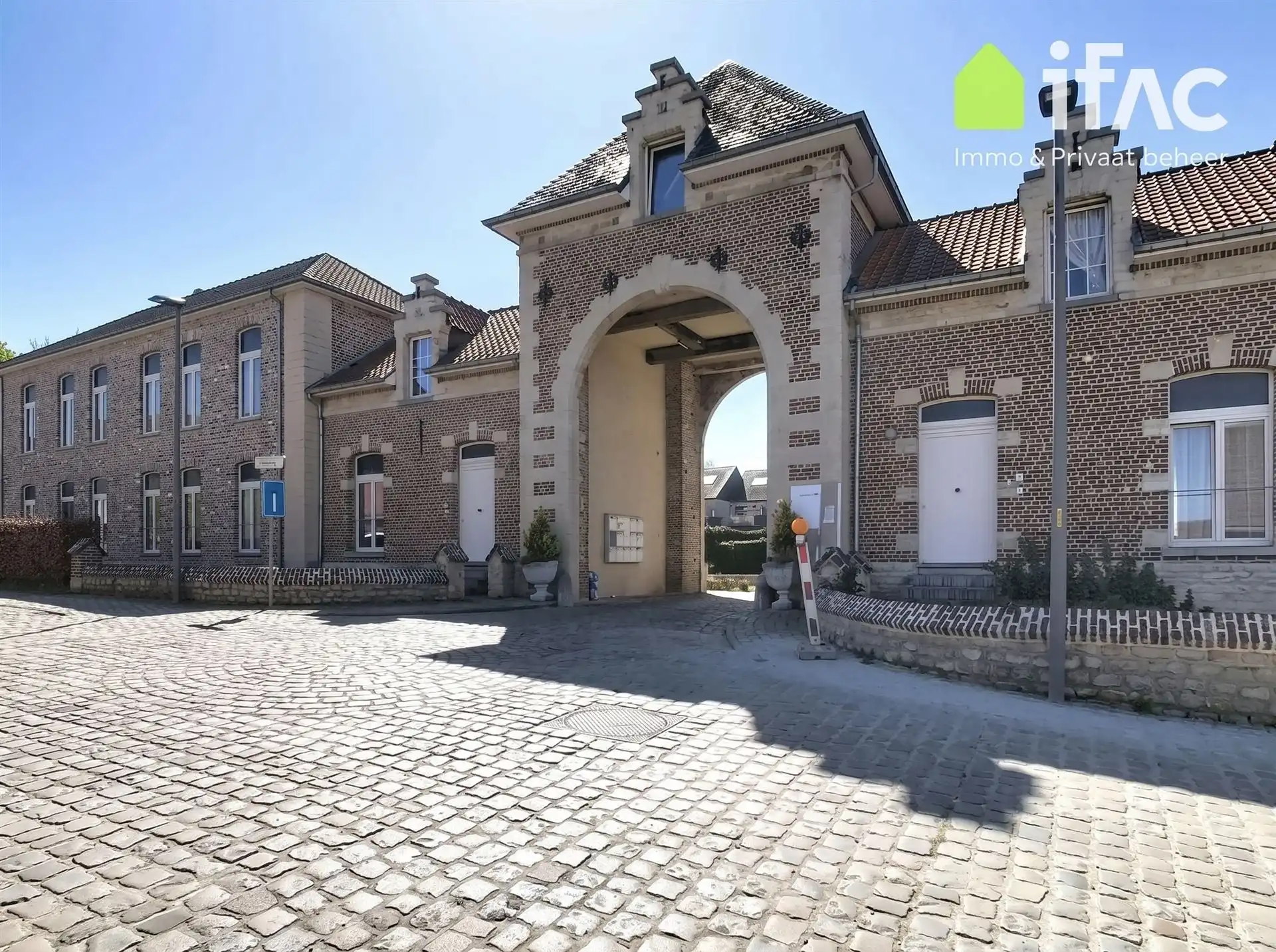 Triplex: 2 badk., 2 terrassen, parking foto {{pictureIndex}}