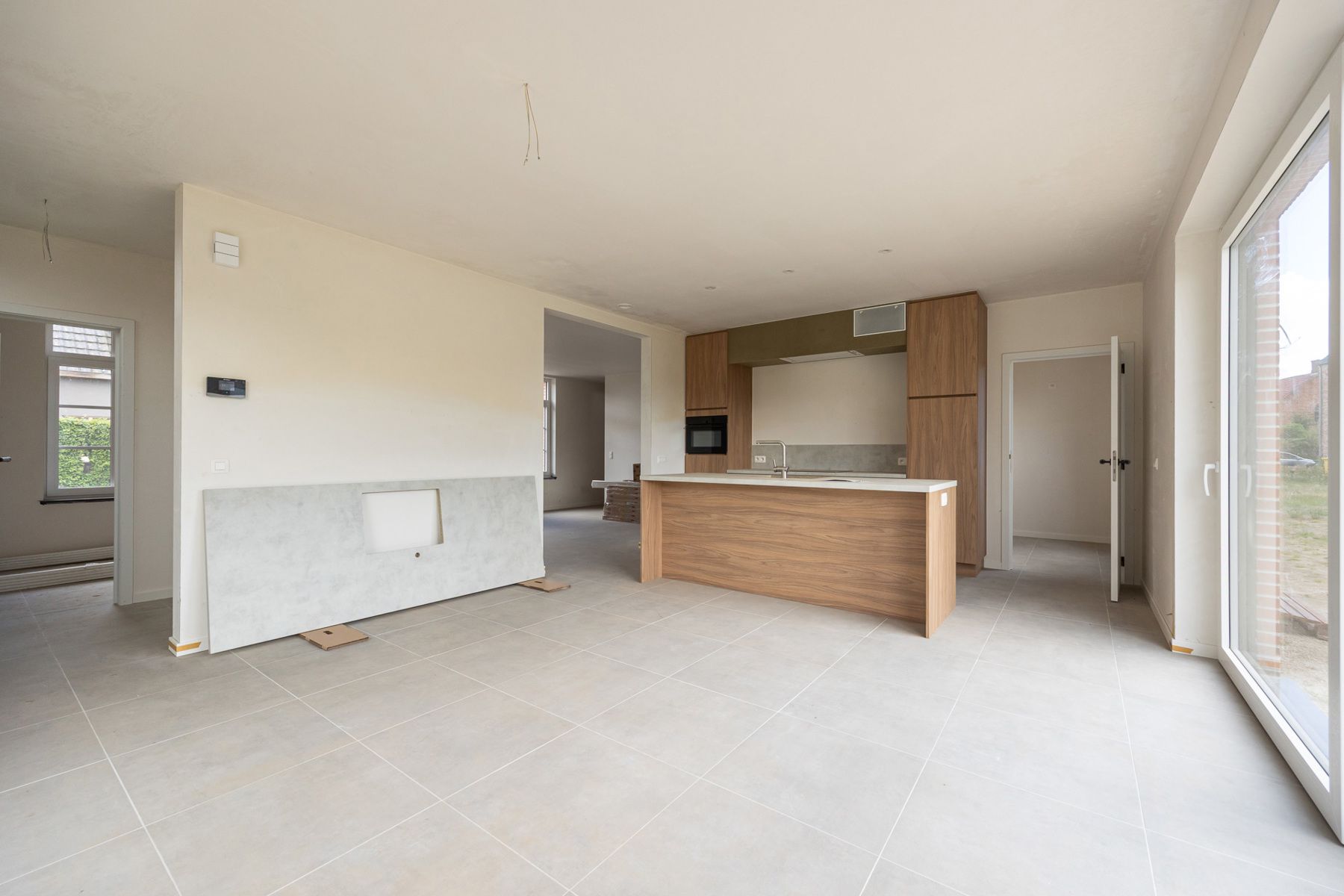 Ruime gezinswoning (ca 245 m²) met 3 slaapkamers op perceel van ca. 330 m². foto 4