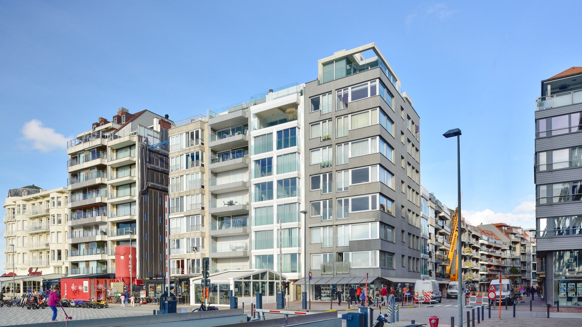 Luxueus gerenoveerd hoekappartement met panoramisch zeezicht aan Rubensplein foto 3