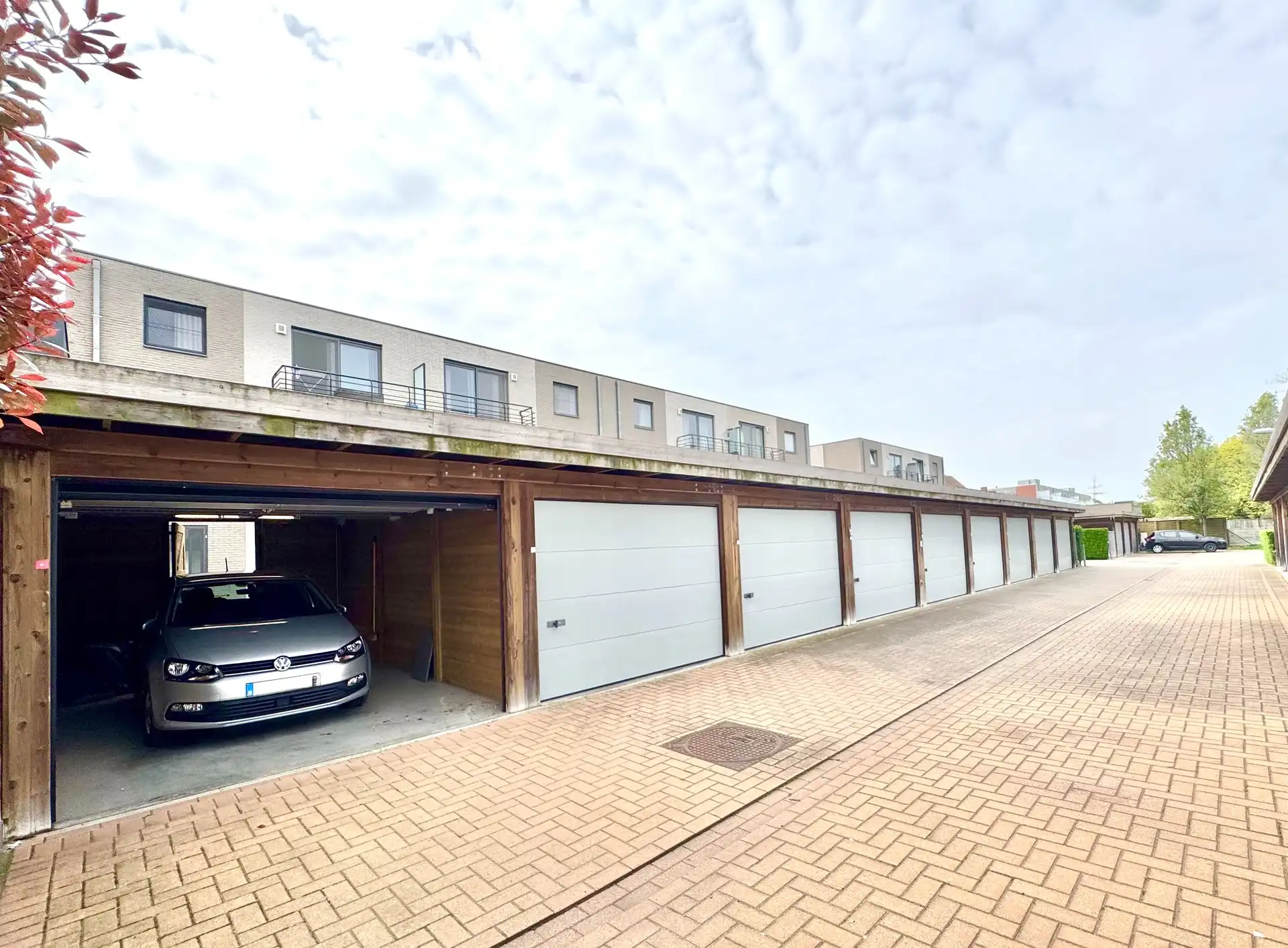 GELIJKVLOERS APPARTEMENT | VOOR- EN ACHTERTUIN | 2 KAMERS | GARAGE | 140 M² foto 5