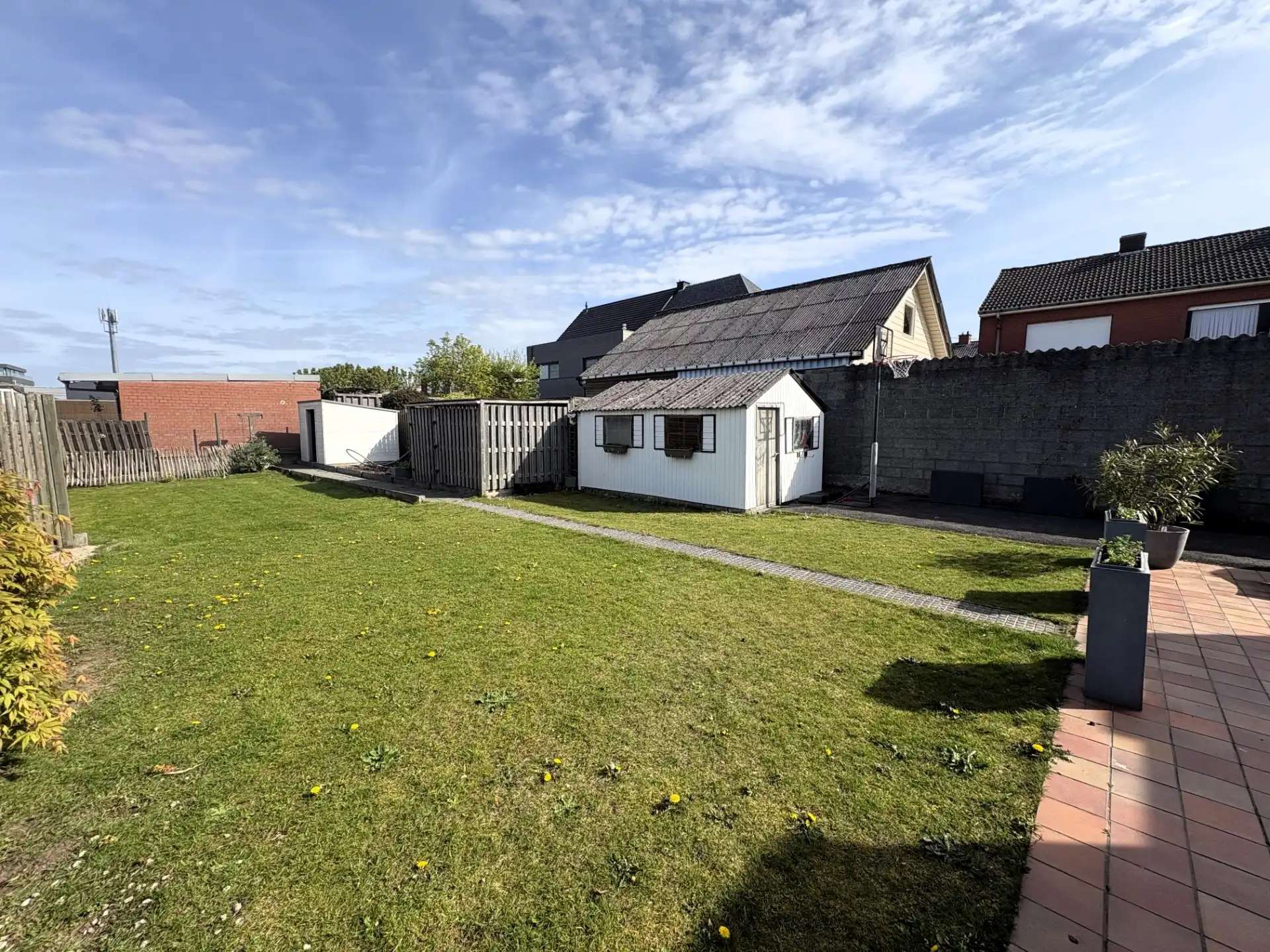 Gerenoveerde half open woning met garage foto 14