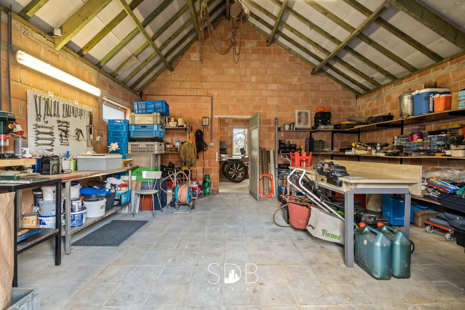 Authentieke hoeve met diverse bijgebouwen en graslanden op 93.155m² foto 38