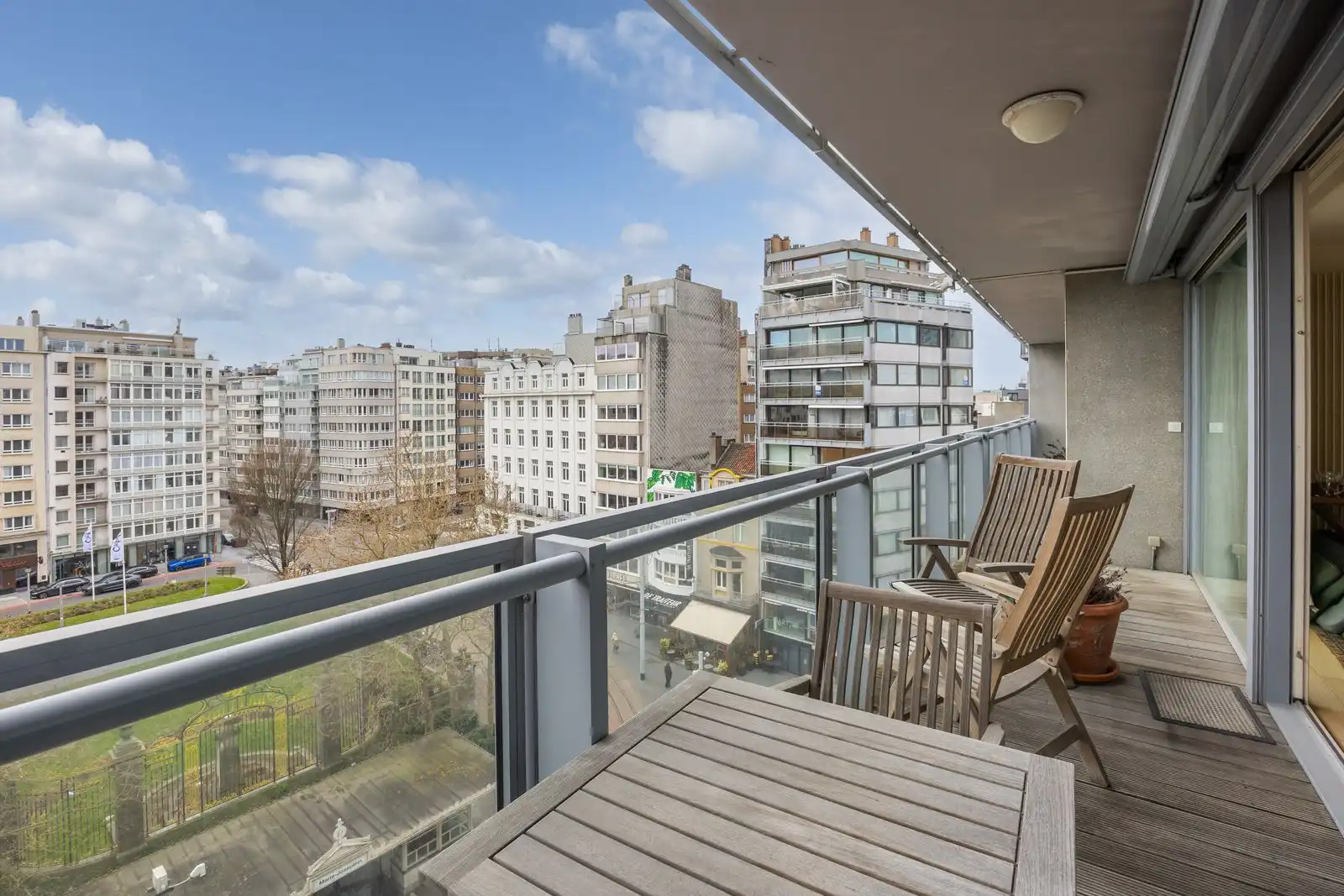 Uniek en royaal appartement met 2 slpk én zonnig leefterras dichtbij zee. foto 6